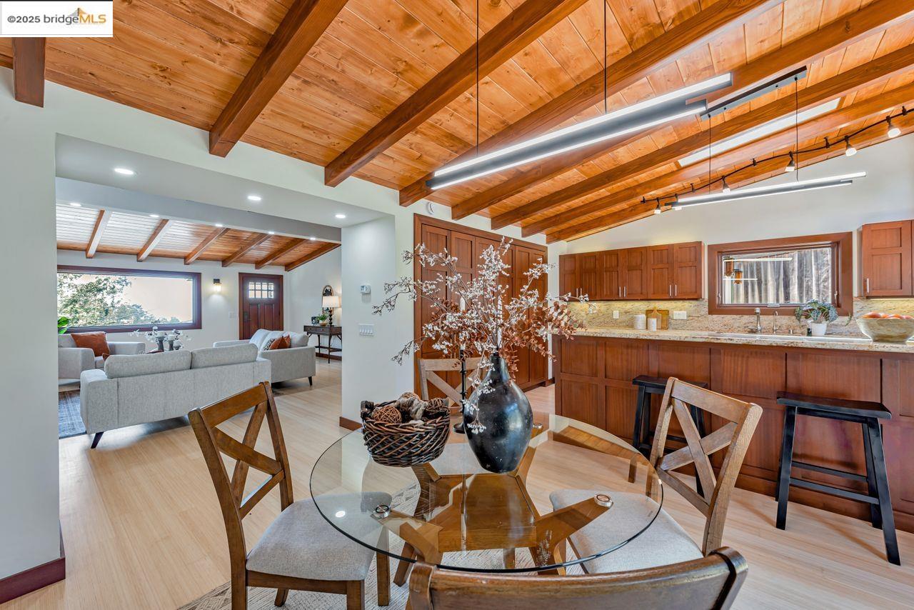 Detail Gallery Image 10 of 60 For 6815 Paso Robles Dr, Oakland,  CA 94611 - 3 Beds | 2 Baths
