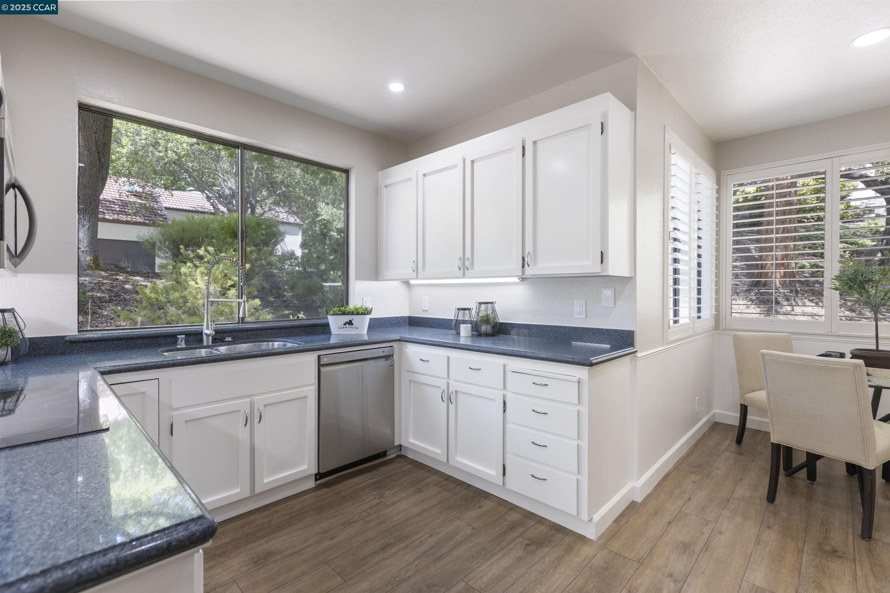 Detail Gallery Image 18 of 54 For 1285 Avenida Sevilla 1a,  Walnut Creek,  CA 94595 - 2 Beds | 2 Baths