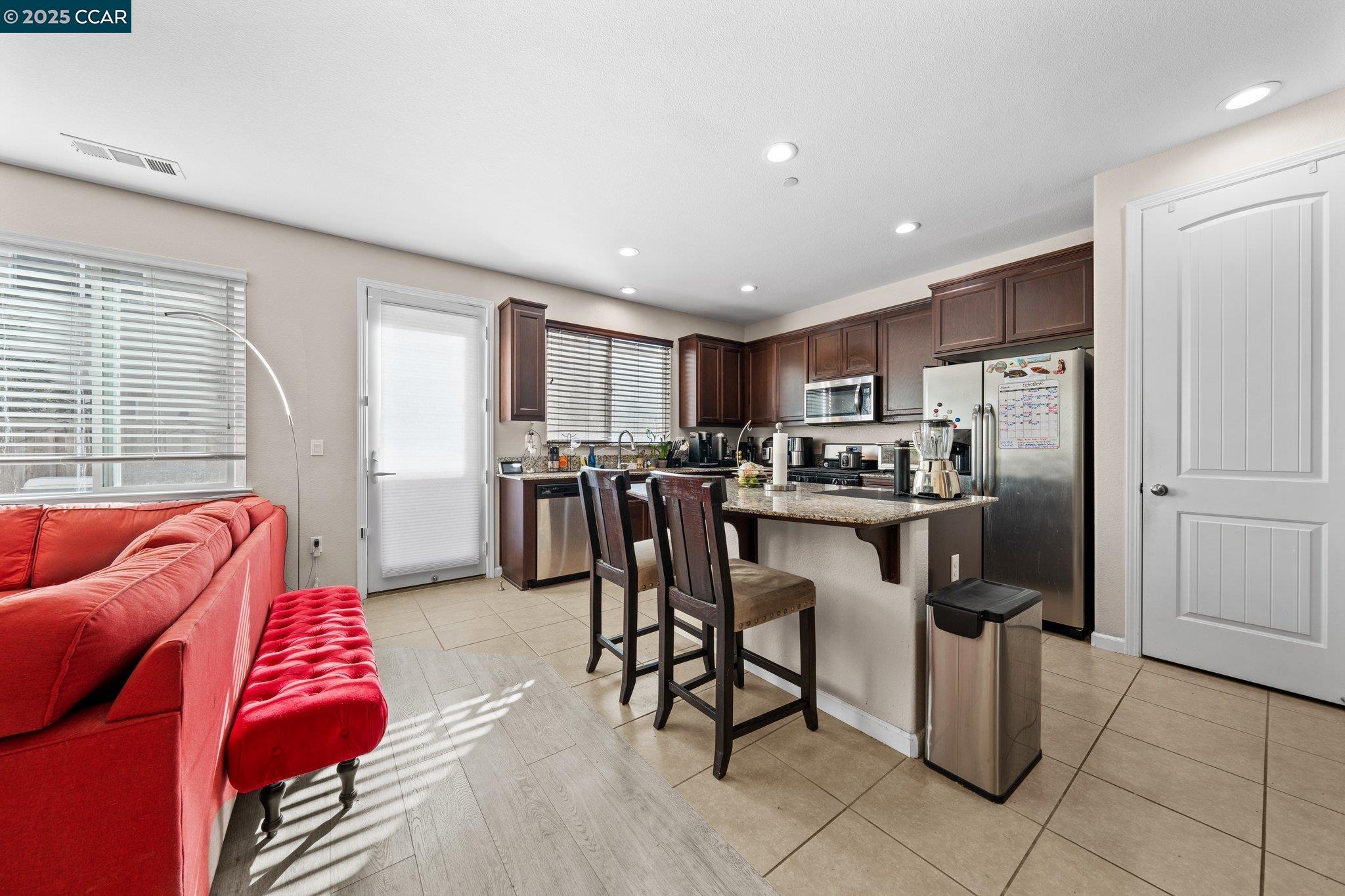 Detail Gallery Image 8 of 35 For 2624 Clarita Dr, Pittsburg,  CA 94565 - 4 Beds | 2/1 Baths