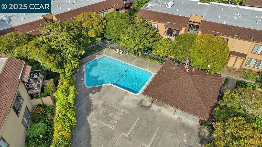 Detail Gallery Image 2 of 26 For 5317 Ridgeview Cir #8,  El Sobrante,  CA 94803 - 1 Beds | 1 Baths
