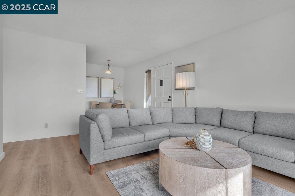 Detail Gallery Image 6 of 26 For 5317 Ridgeview Cir #8,  El Sobrante,  CA 94803 - 1 Beds | 1 Baths