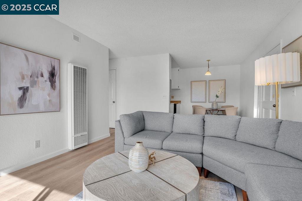 Detail Gallery Image 7 of 26 For 5317 Ridgeview Cir #8,  El Sobrante,  CA 94803 - 1 Beds | 1 Baths