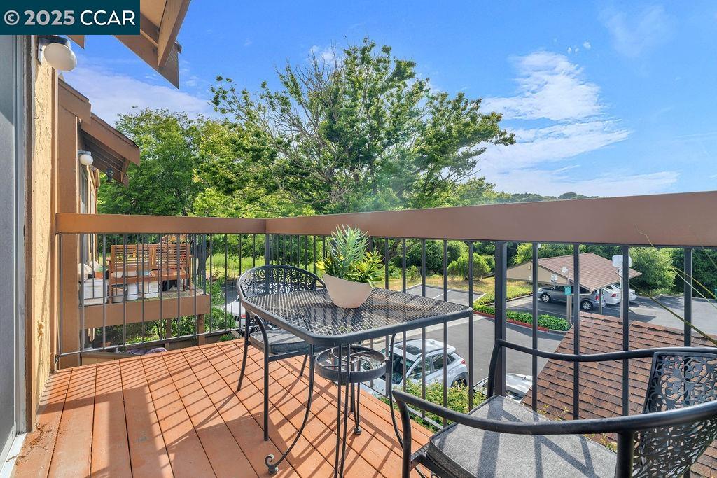 Detail Gallery Image 9 of 26 For 5317 Ridgeview Cir #8,  El Sobrante,  CA 94803 - 1 Beds | 1 Baths