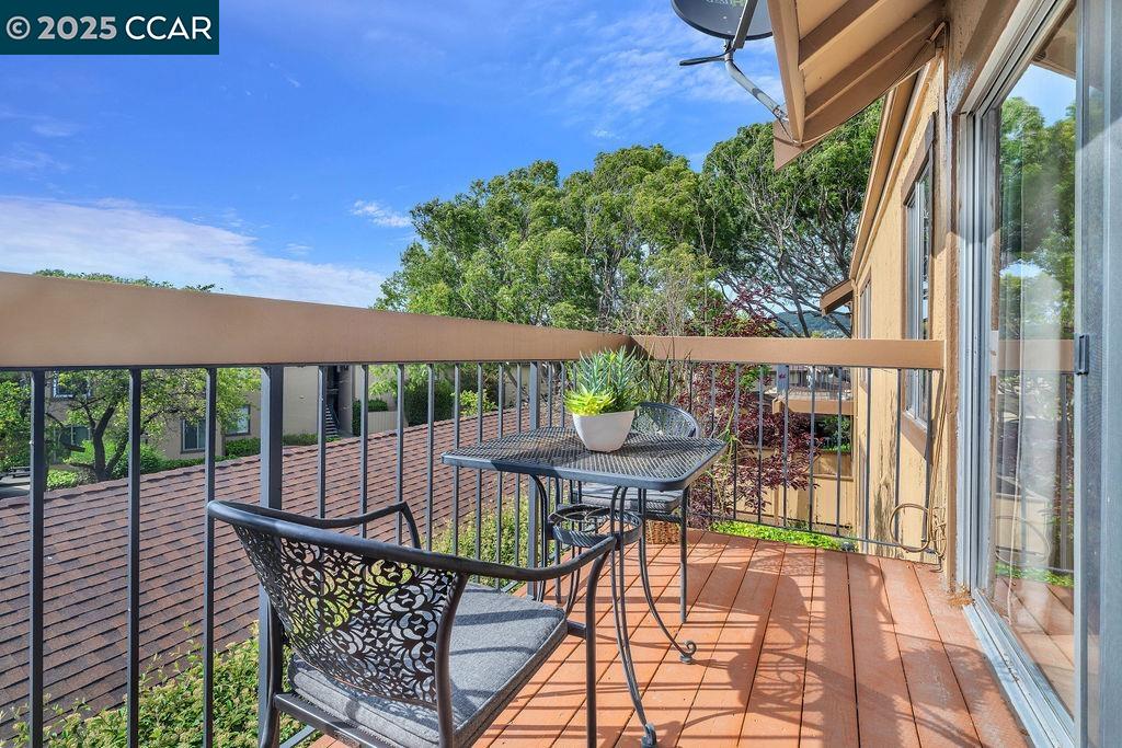 Detail Gallery Image 10 of 26 For 5317 Ridgeview Cir #8,  El Sobrante,  CA 94803 - 1 Beds | 1 Baths