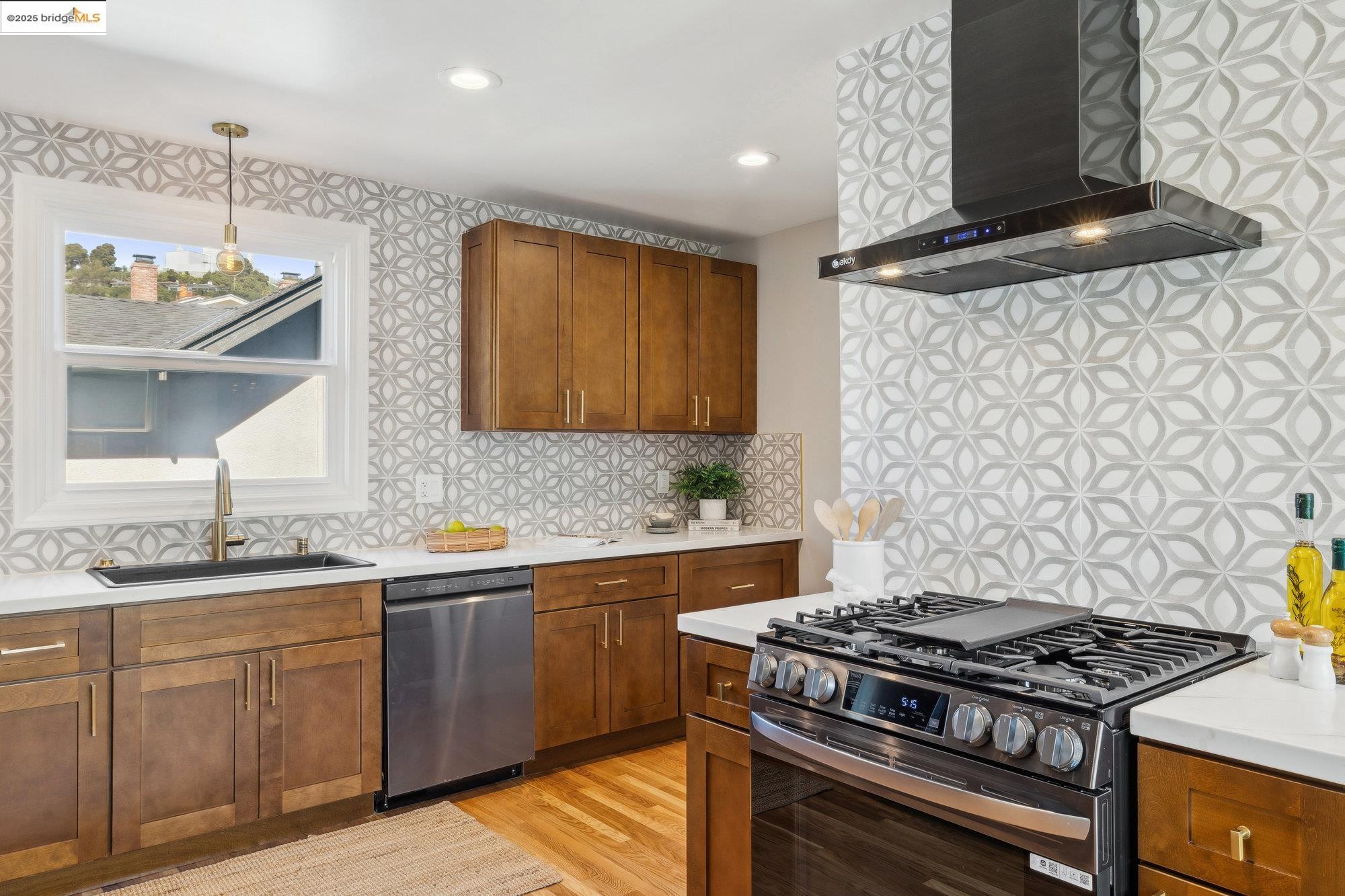 Detail Gallery Image 11 of 54 For 4015 Rhoda Ave, Oakland,  CA 94602 - 4 Beds | 3 Baths
