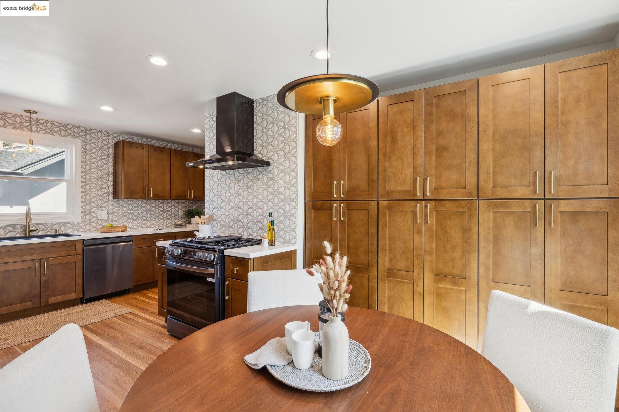 Detail Gallery Image 13 of 54 For 4015 Rhoda Ave, Oakland,  CA 94602 - 4 Beds | 3 Baths