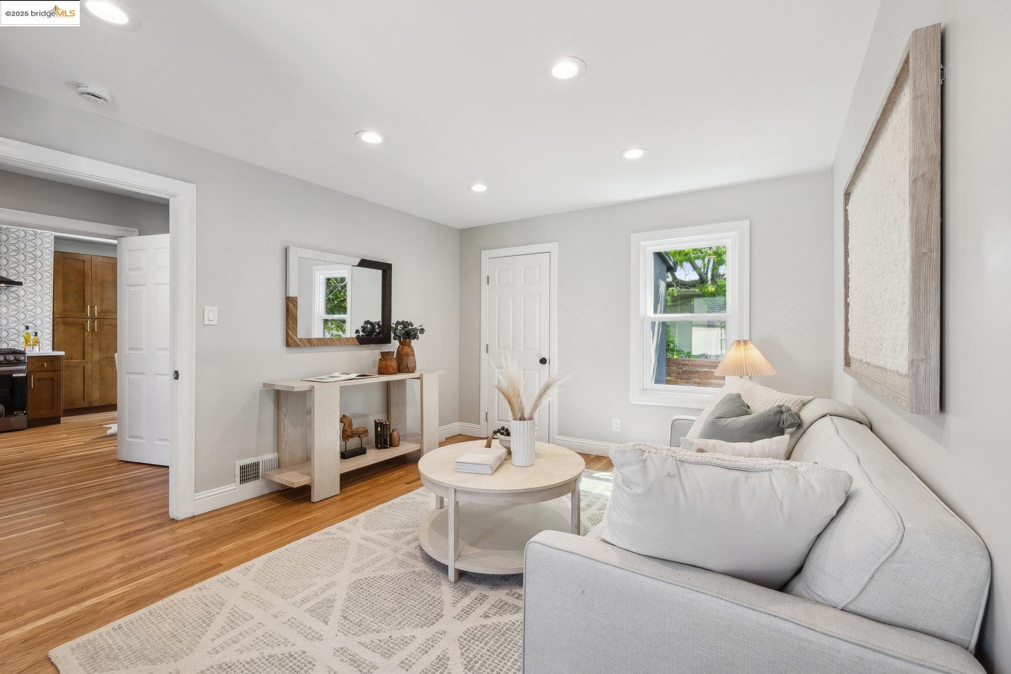 Detail Gallery Image 15 of 54 For 4015 Rhoda Ave, Oakland,  CA 94602 - 4 Beds | 3 Baths