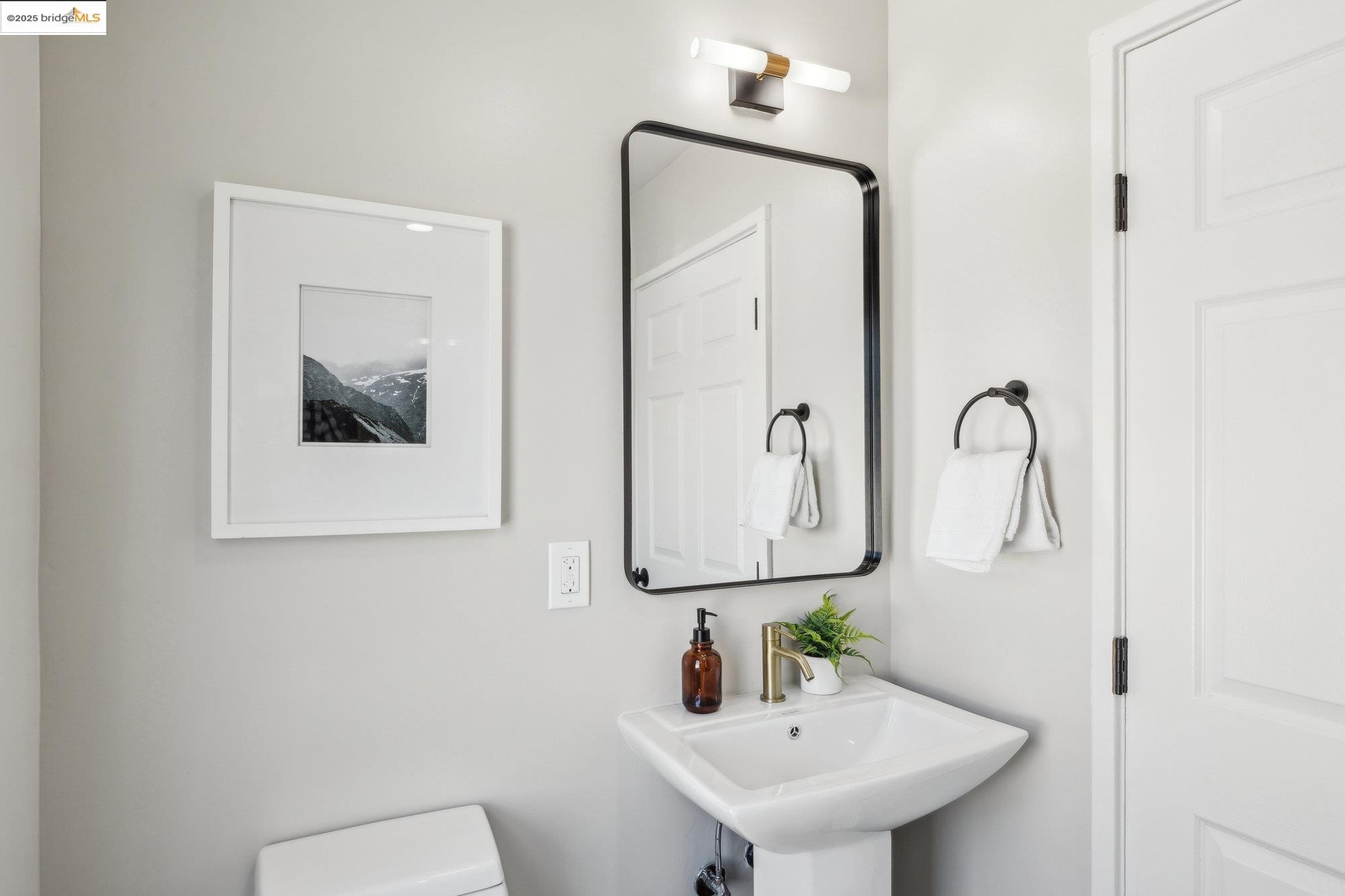 Detail Gallery Image 23 of 54 For 4015 Rhoda Ave, Oakland,  CA 94602 - 4 Beds | 3 Baths