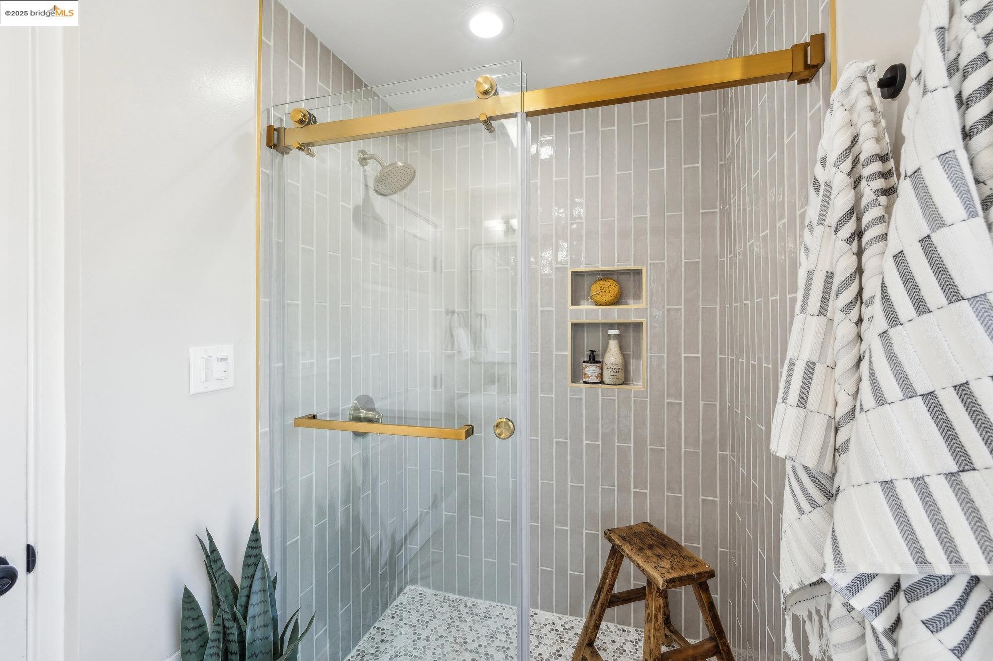 Detail Gallery Image 24 of 54 For 4015 Rhoda Ave, Oakland,  CA 94602 - 4 Beds | 3 Baths