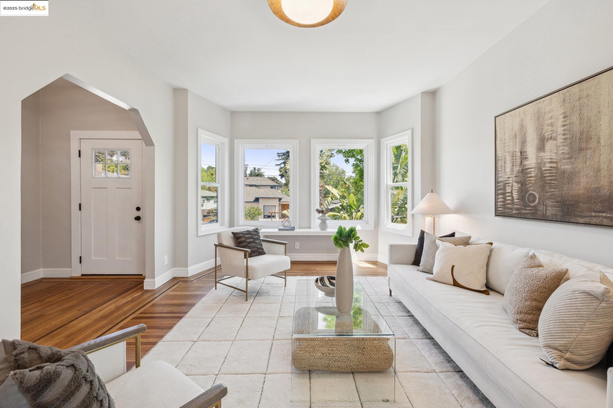 Detail Gallery Image 4 of 54 For 4015 Rhoda Ave, Oakland,  CA 94602 - 4 Beds | 3 Baths