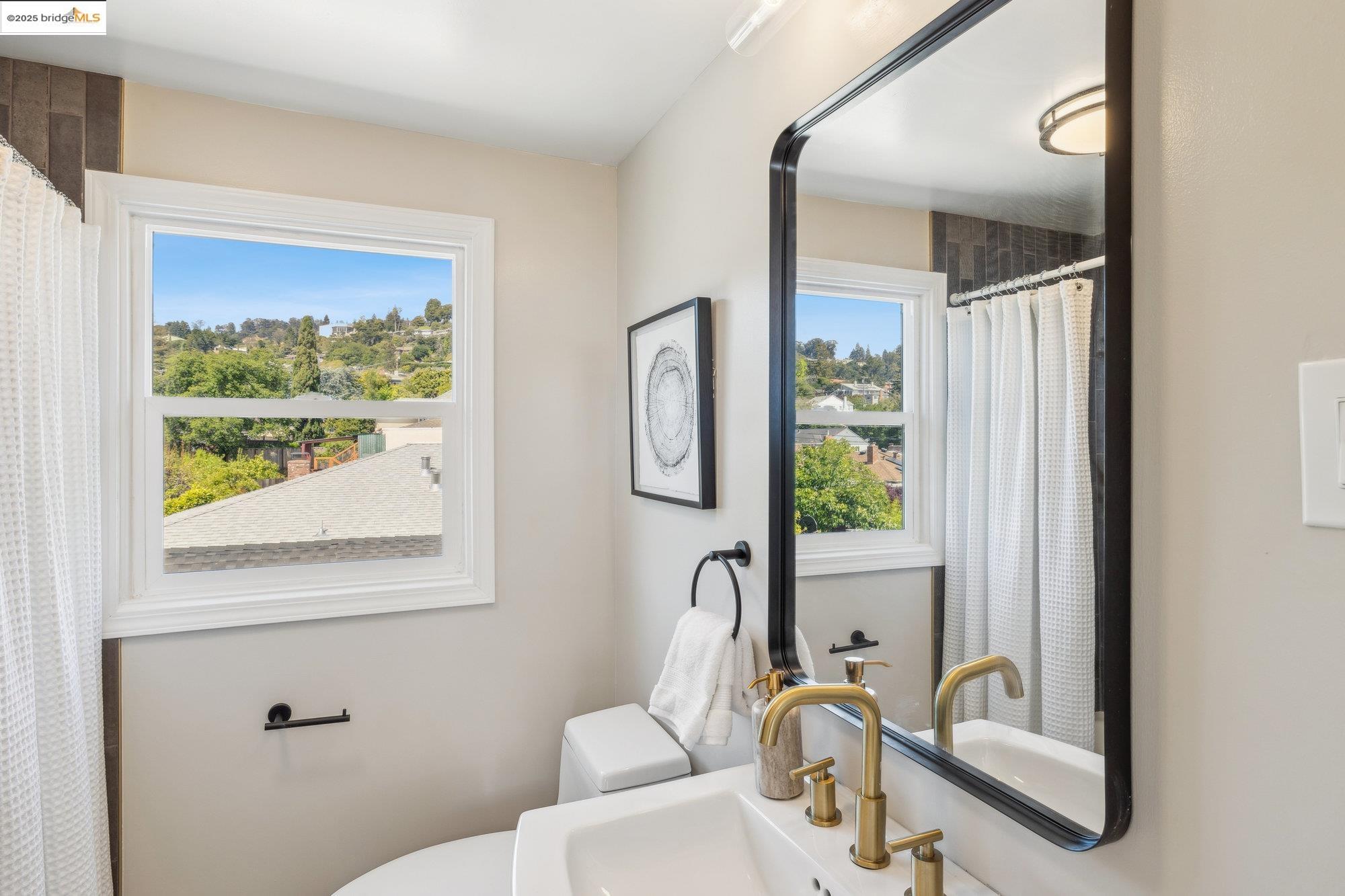 Detail Gallery Image 31 of 54 For 4015 Rhoda Ave, Oakland,  CA 94602 - 4 Beds | 3 Baths