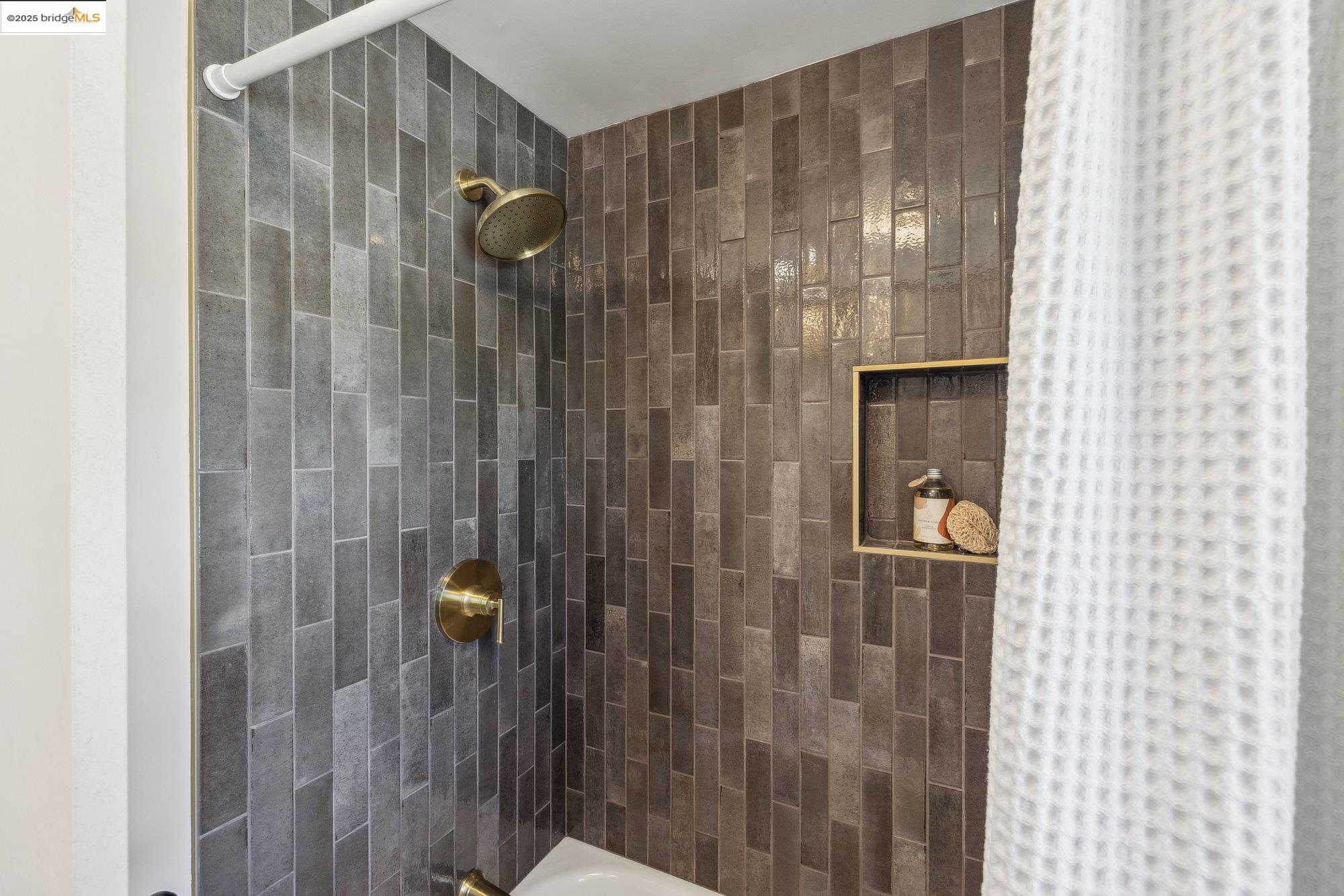 Detail Gallery Image 32 of 54 For 4015 Rhoda Ave, Oakland,  CA 94602 - 4 Beds | 3 Baths
