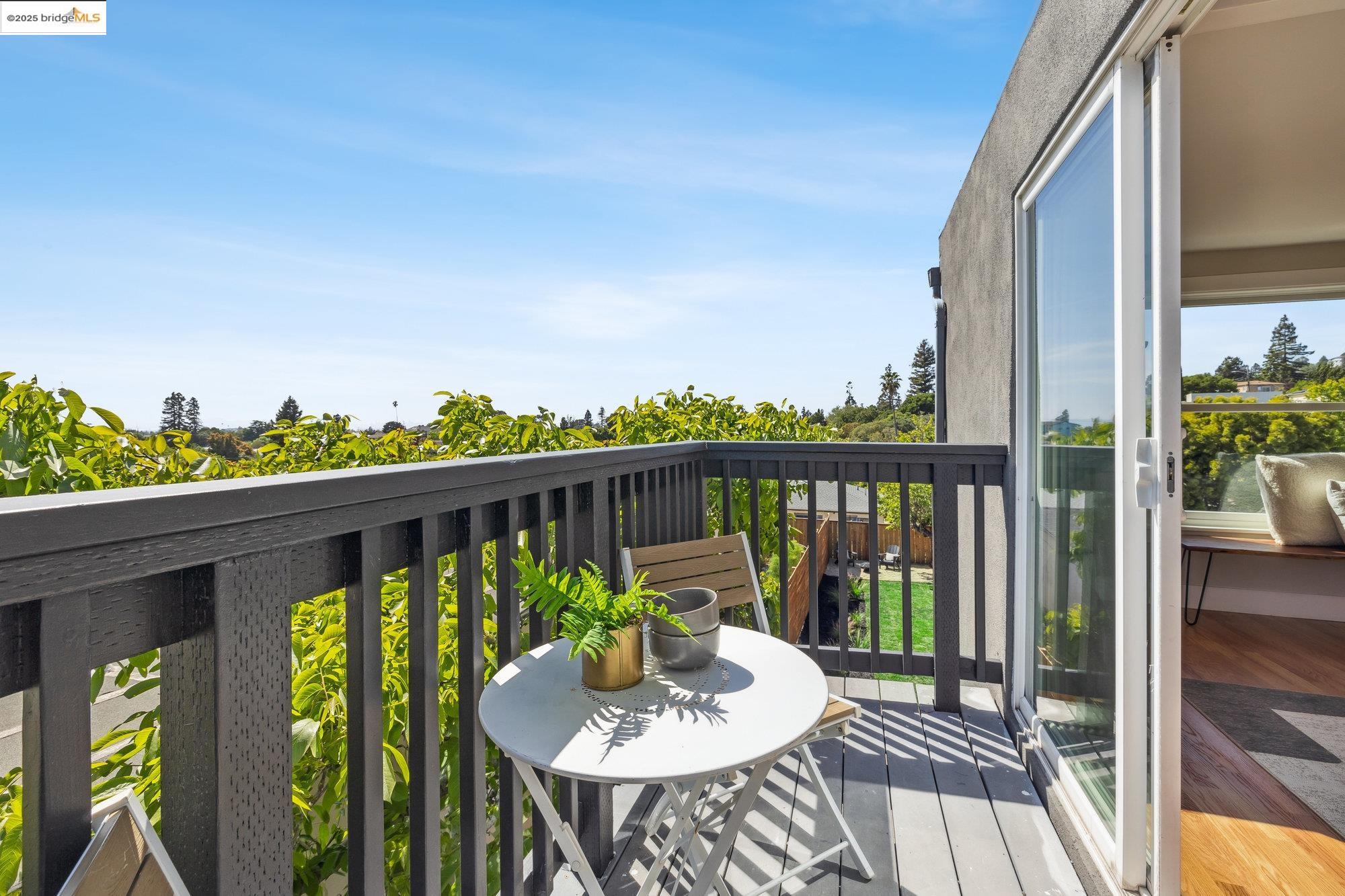 Detail Gallery Image 34 of 54 For 4015 Rhoda Ave, Oakland,  CA 94602 - 4 Beds | 3 Baths
