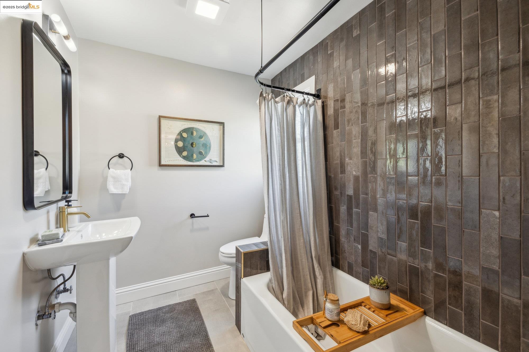 Detail Gallery Image 46 of 54 For 4015 Rhoda Ave, Oakland,  CA 94602 - 4 Beds | 3 Baths