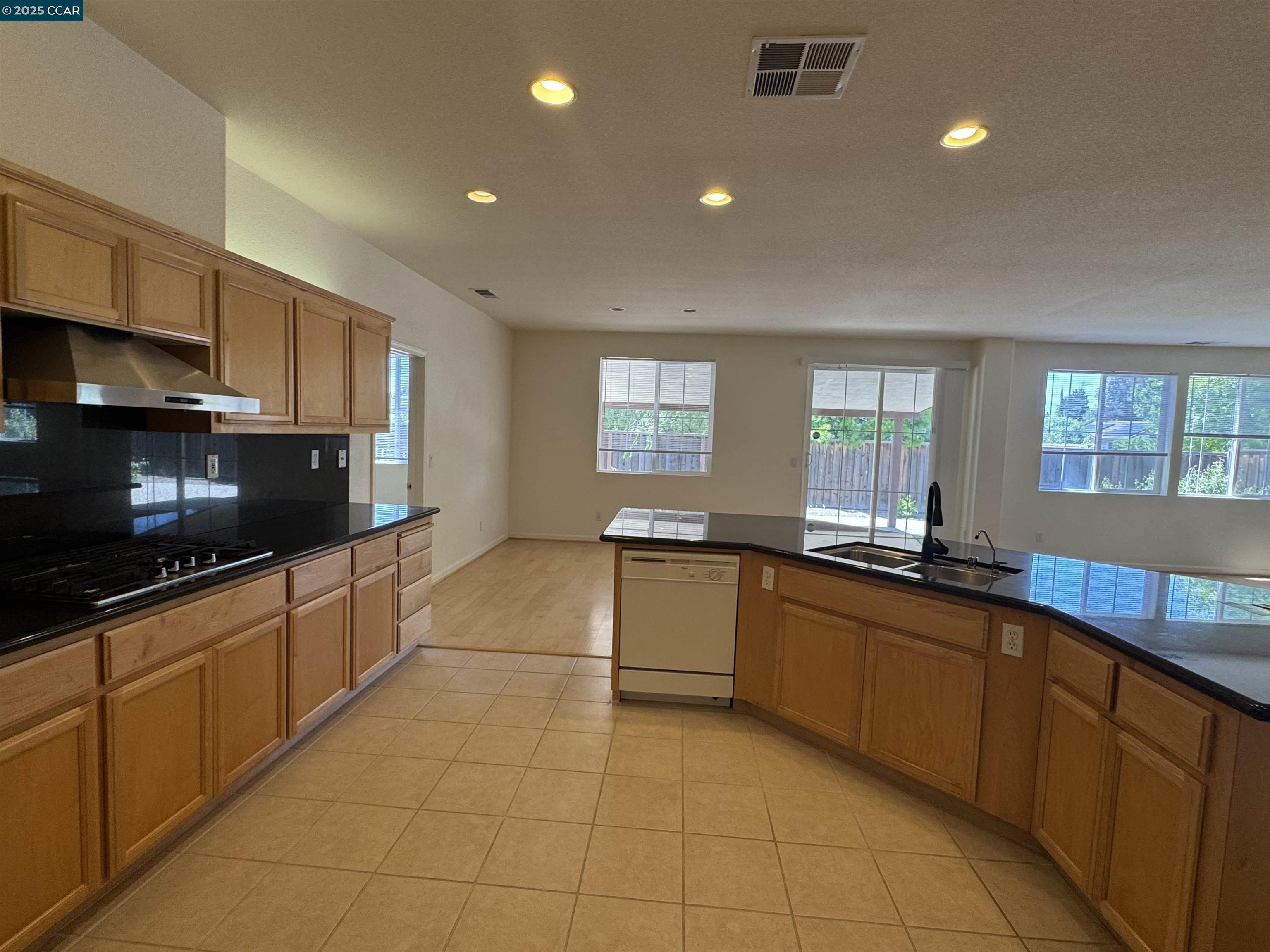 Detail Gallery Image 14 of 29 For 4641 Palomino Way, Antioch,  CA 94531 - 6 Beds | 3 Baths