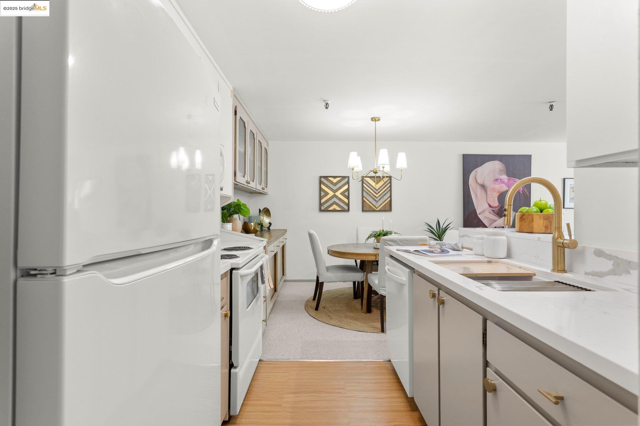 Detail Gallery Image 11 of 38 For 1830 Lakeshore Ave #306,  Oakland,  CA 94606 - 2 Beds | 2 Baths