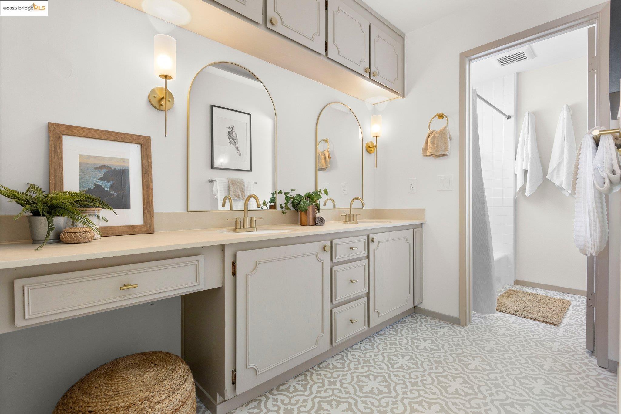 Detail Gallery Image 16 of 38 For 1830 Lakeshore Ave #306,  Oakland,  CA 94606 - 2 Beds | 2 Baths