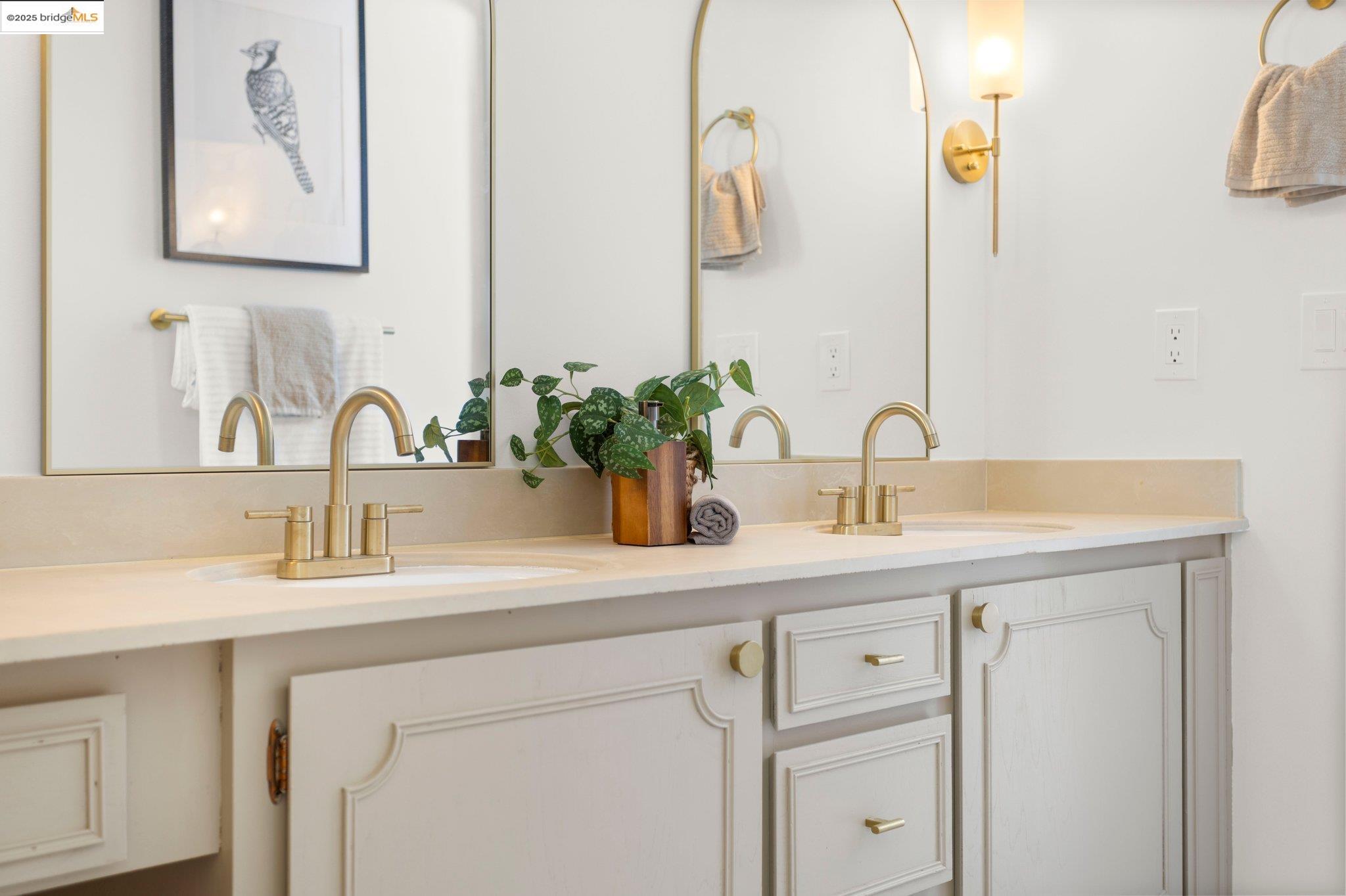 Detail Gallery Image 17 of 38 For 1830 Lakeshore Ave #306,  Oakland,  CA 94606 - 2 Beds | 2 Baths