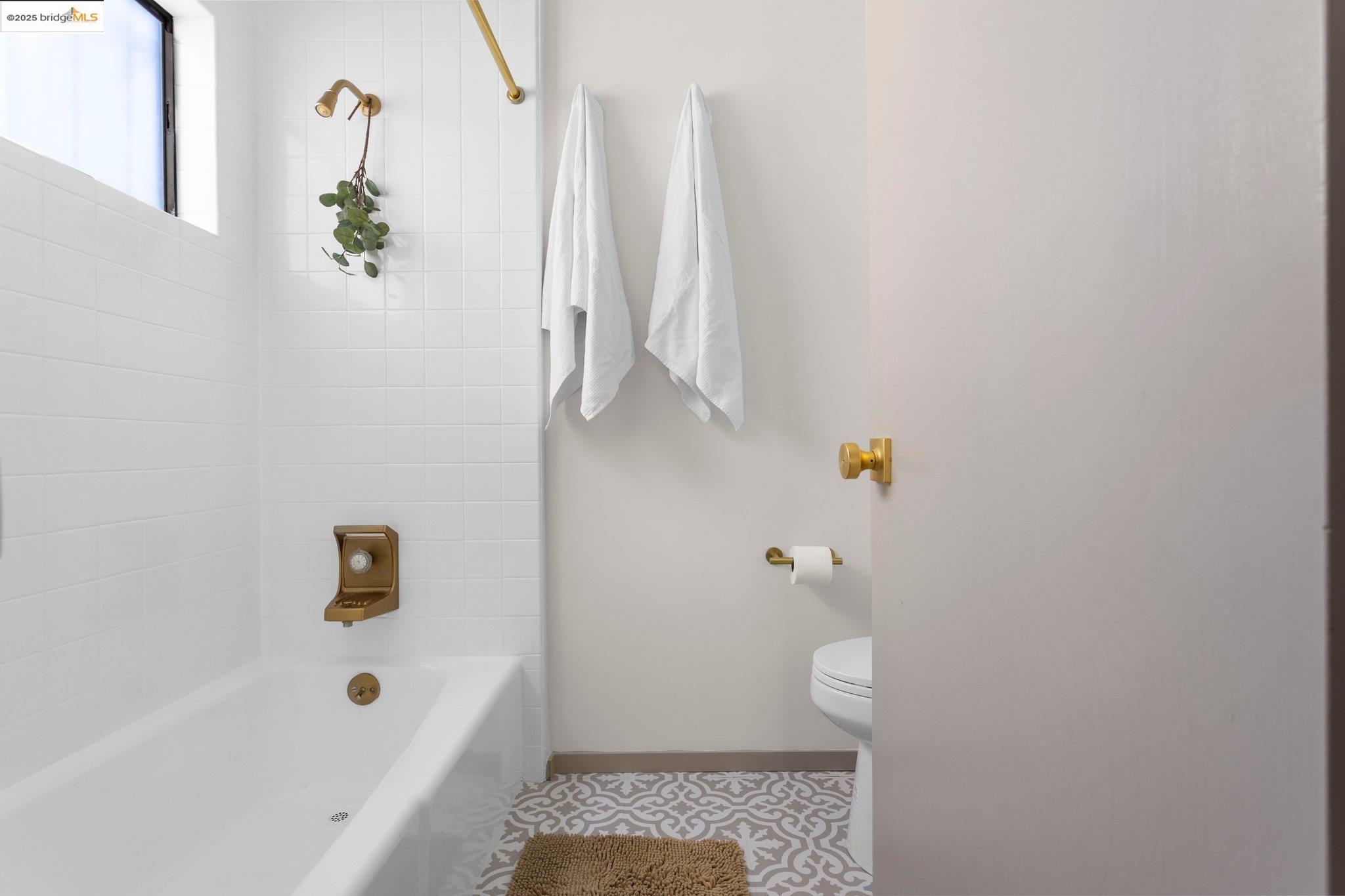 Detail Gallery Image 18 of 38 For 1830 Lakeshore Ave #306,  Oakland,  CA 94606 - 2 Beds | 2 Baths