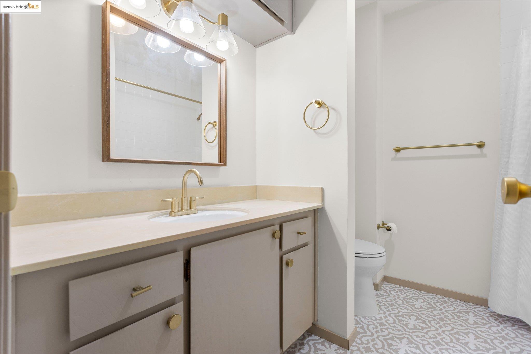 Detail Gallery Image 19 of 38 For 1830 Lakeshore Ave #306,  Oakland,  CA 94606 - 2 Beds | 2 Baths