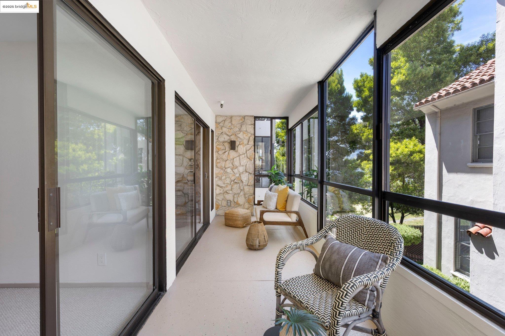 Detail Gallery Image 28 of 38 For 1830 Lakeshore Ave #306,  Oakland,  CA 94606 - 2 Beds | 2 Baths