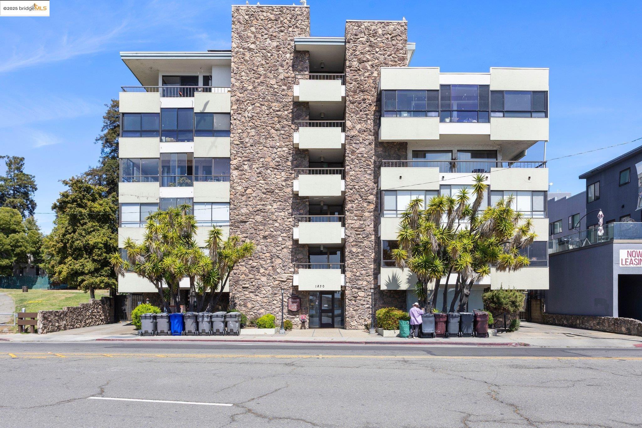 Detail Gallery Image 38 of 38 For 1830 Lakeshore Ave #306,  Oakland,  CA 94606 - 2 Beds | 2 Baths