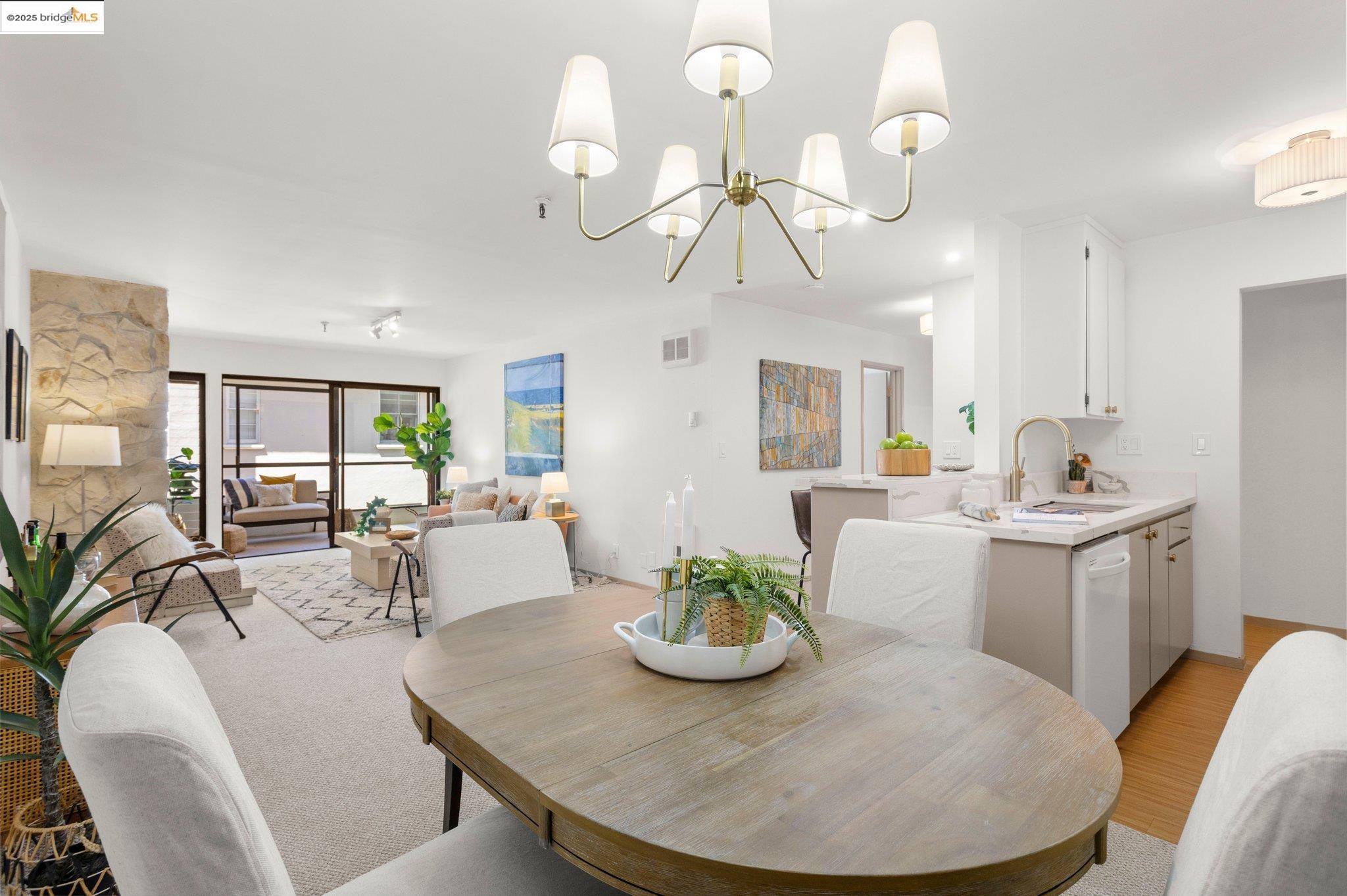 Detail Gallery Image 9 of 38 For 1830 Lakeshore Ave #306,  Oakland,  CA 94606 - 2 Beds | 2 Baths
