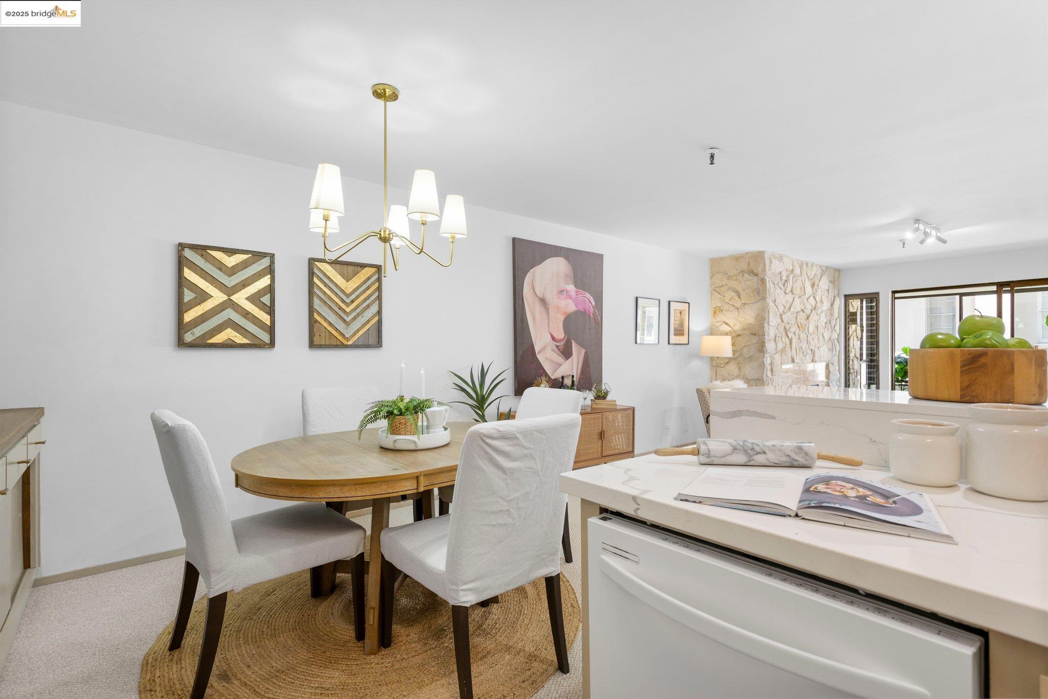 Detail Gallery Image 10 of 38 For 1830 Lakeshore Ave #306,  Oakland,  CA 94606 - 2 Beds | 2 Baths