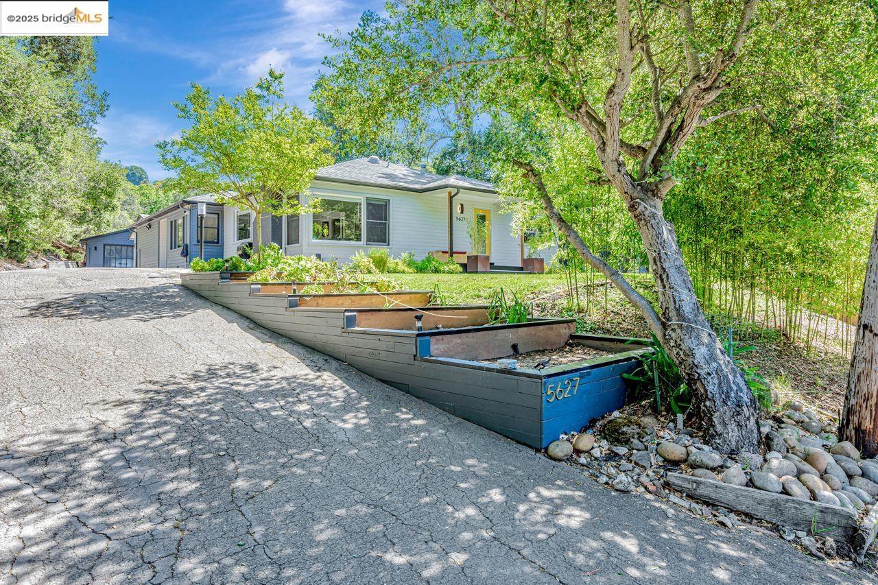Detail Gallery Image 4 of 51 For Olinda Rd, El Sobrante,  CA 94803 - 3 Beds | 2 Baths