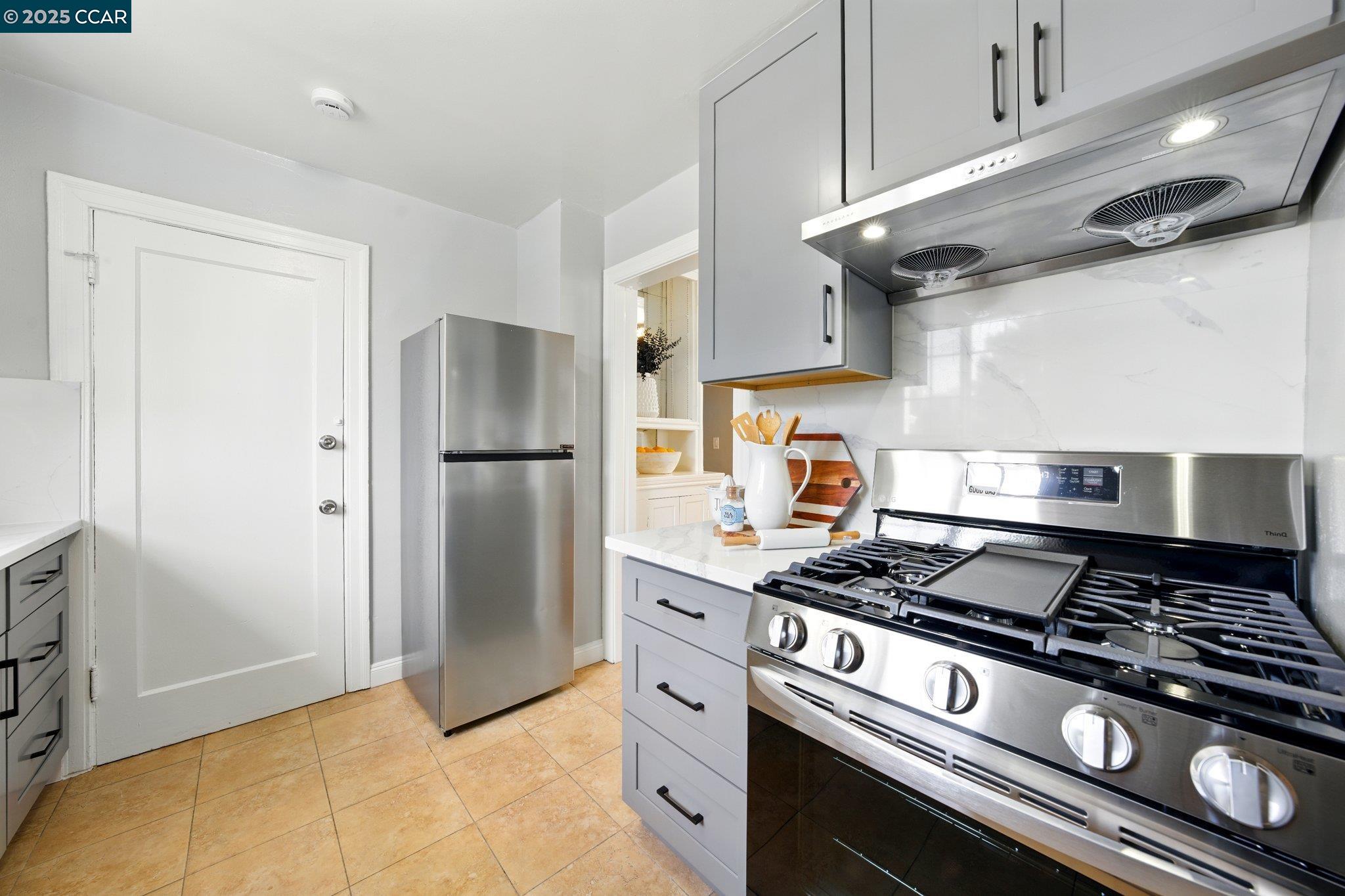 Detail Gallery Image 21 of 56 For 932 Pierce St, Albany,  CA 94706 - – Beds | – Baths