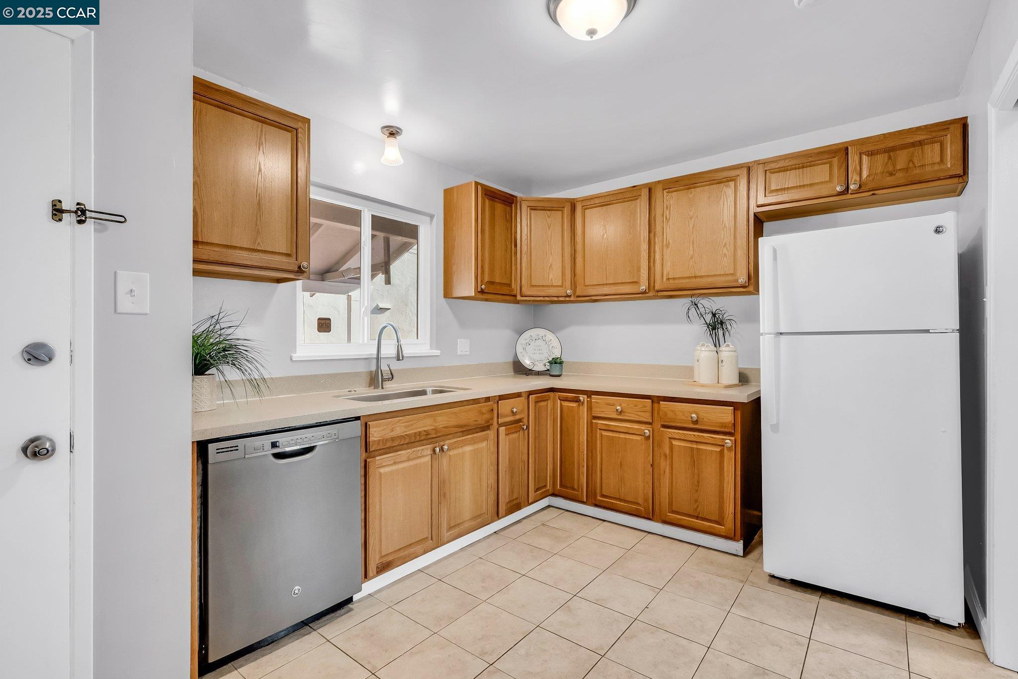 Detail Gallery Image 24 of 56 For 932 Pierce St, Albany,  CA 94706 - – Beds | – Baths