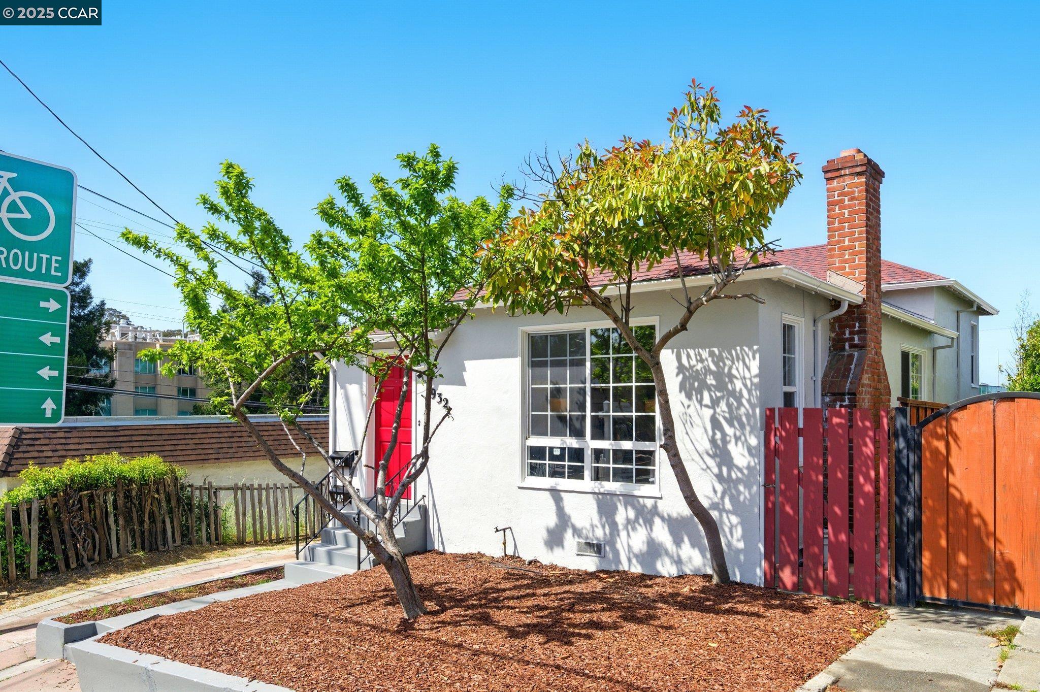 Detail Gallery Image 4 of 56 For 932 Pierce St, Albany,  CA 94706 - – Beds | – Baths