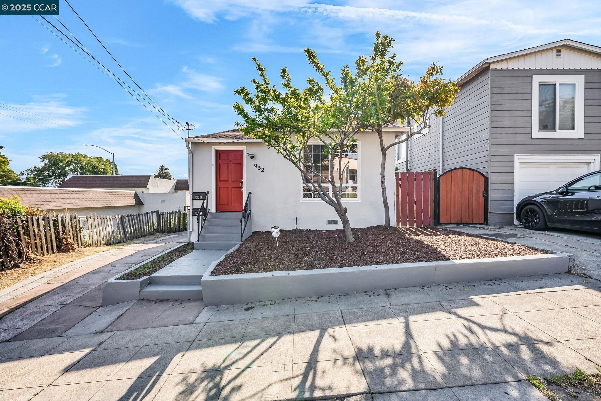 Detail Gallery Image 5 of 56 For 932 Pierce St, Albany,  CA 94706 - – Beds | – Baths