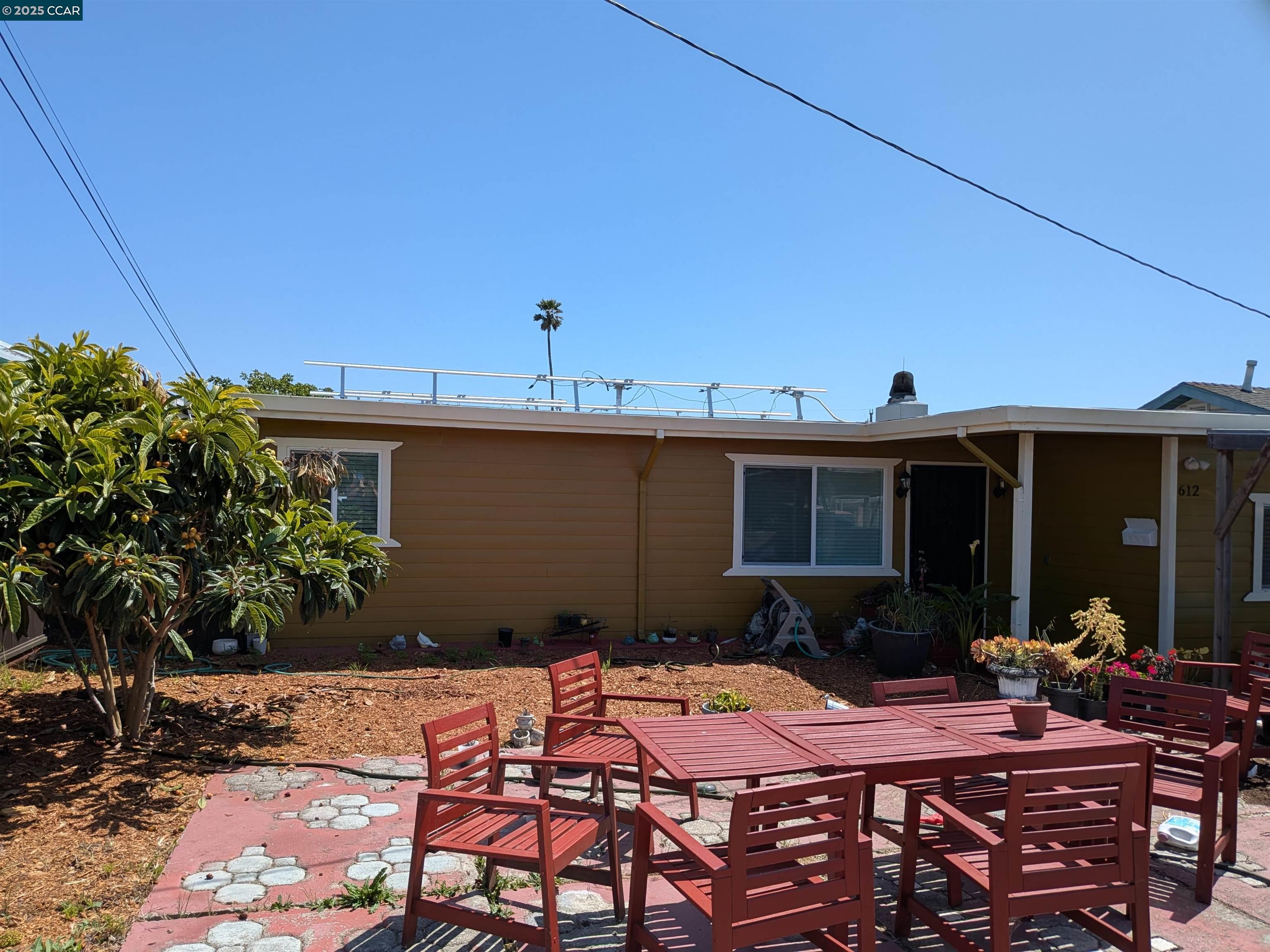 Detail Gallery Image 2 of 4 For 612 Thomas Dr, Richmond,  CA 94806 - 3 Beds | 1 Baths