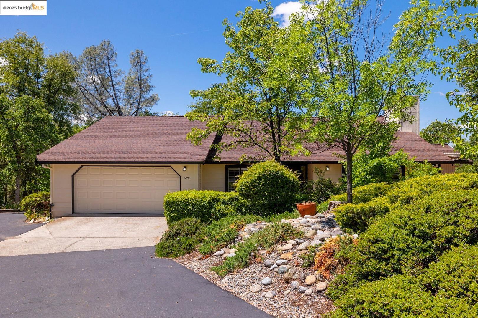 Detail Gallery Image 1 of 33 For 19903 Sally Ct, Sonora,  CA 95370 - 3 Beds | 2 Baths