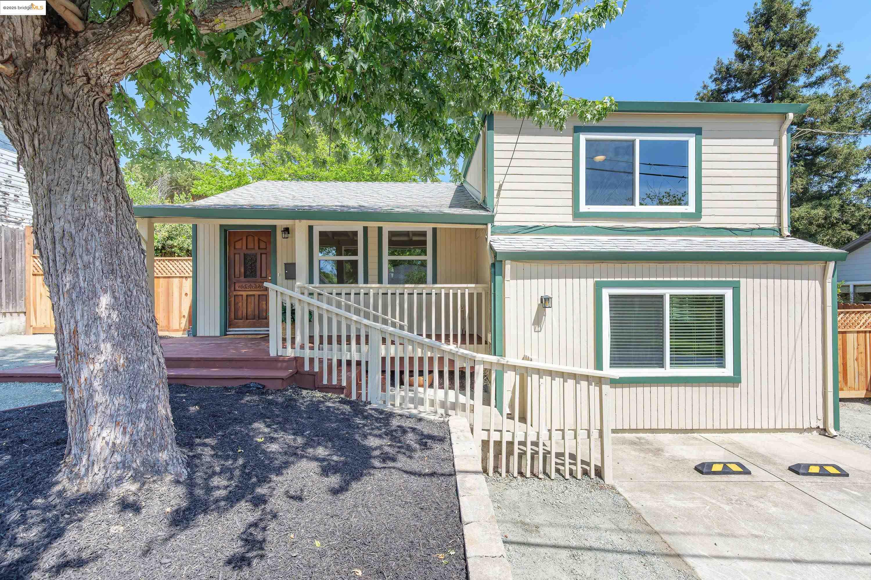 Detail Gallery Image 1 of 1 For 612 El Centro Rd, El Sobrante,  CA 94803 - 3 Beds | 2 Baths