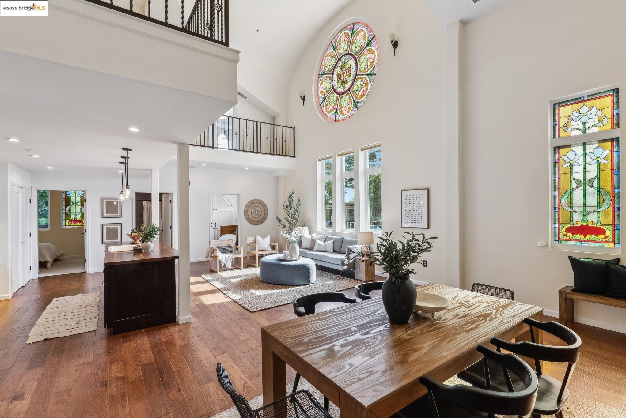 Detail Gallery Image 1 of 44 For 6300 Shattuck Ave #1,  Oakland,  CA 94609 - 3 Beds | 2 Baths