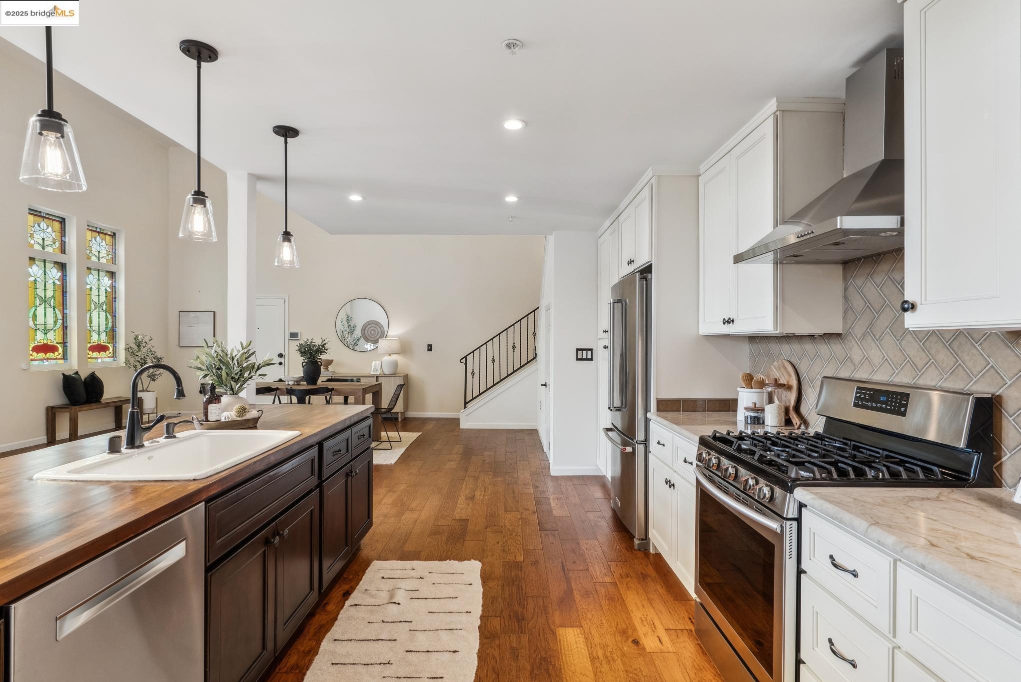 Detail Gallery Image 11 of 44 For 6300 Shattuck Ave #1,  Oakland,  CA 94609 - 3 Beds | 2 Baths