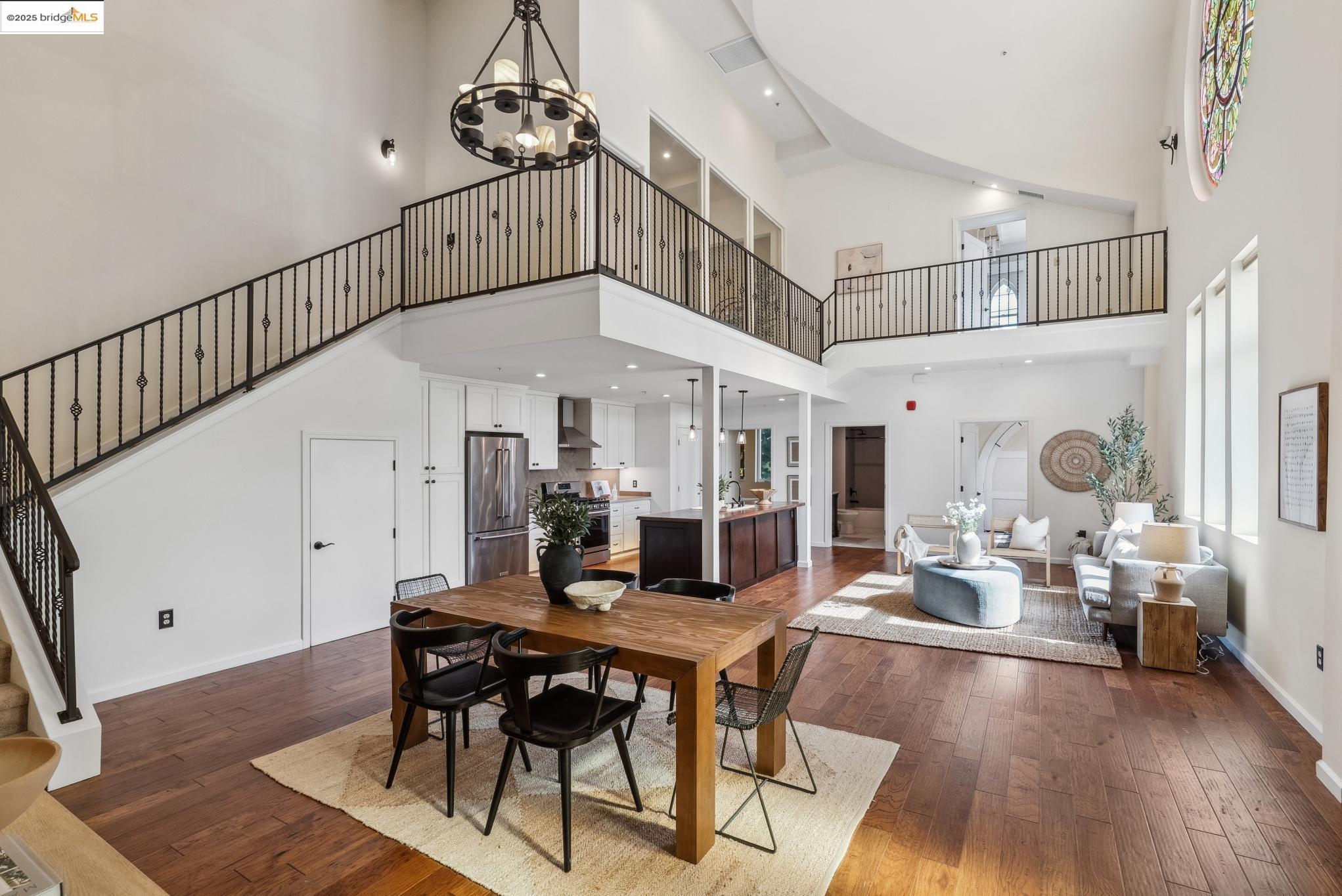 Detail Gallery Image 14 of 44 For 6300 Shattuck Ave #1,  Oakland,  CA 94609 - 3 Beds | 2 Baths