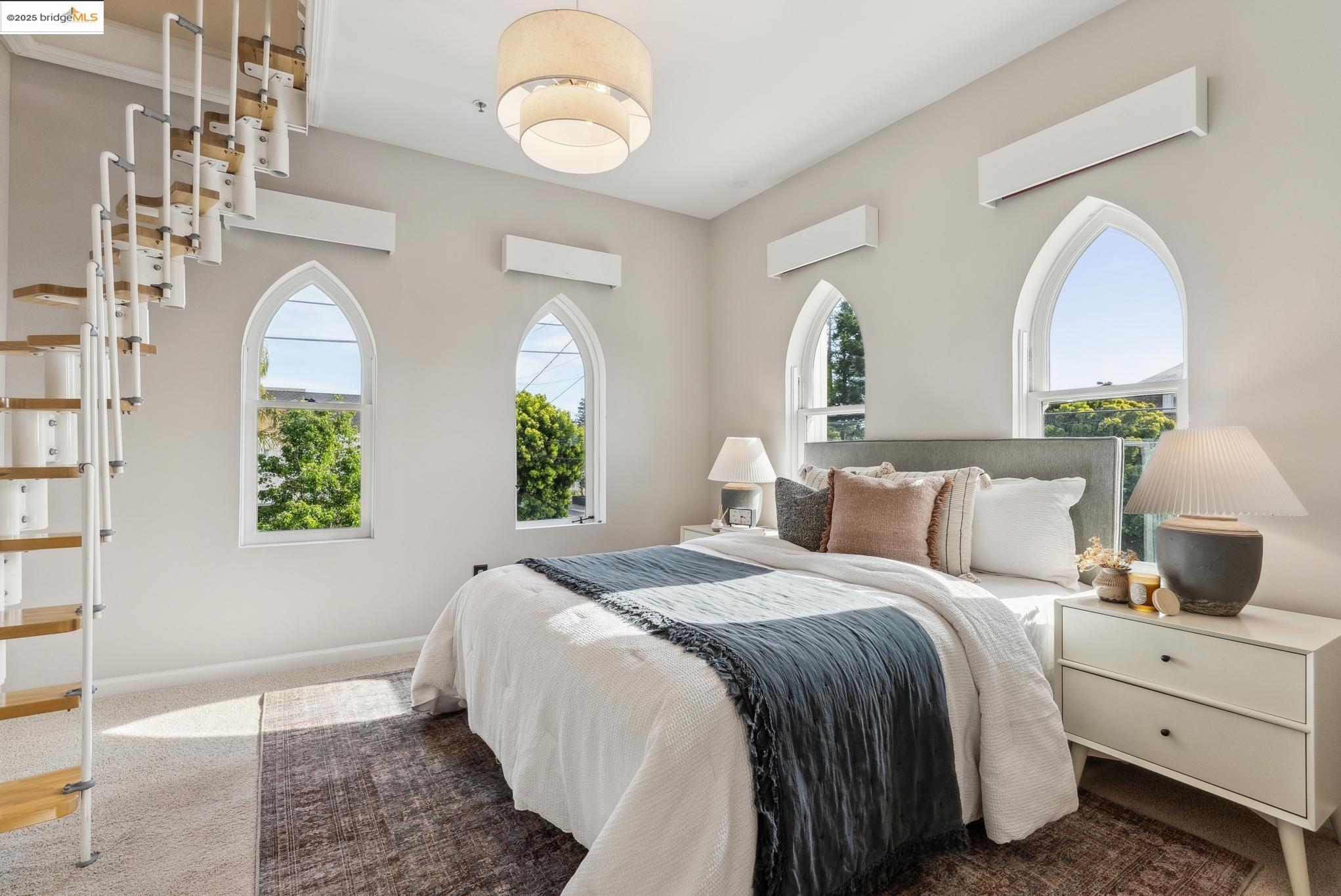 Detail Gallery Image 16 of 44 For 6300 Shattuck Ave #1,  Oakland,  CA 94609 - 3 Beds | 2 Baths