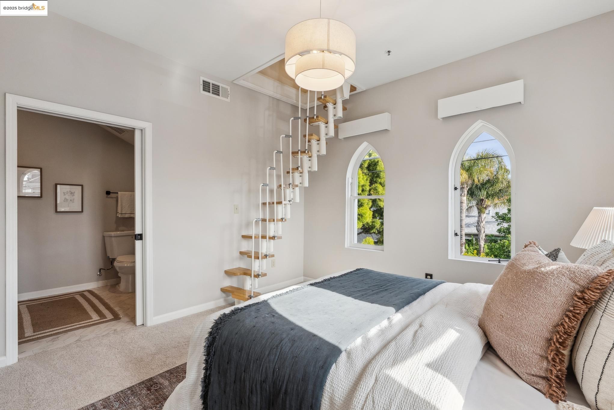 Detail Gallery Image 17 of 44 For 6300 Shattuck Ave #1,  Oakland,  CA 94609 - 3 Beds | 2 Baths