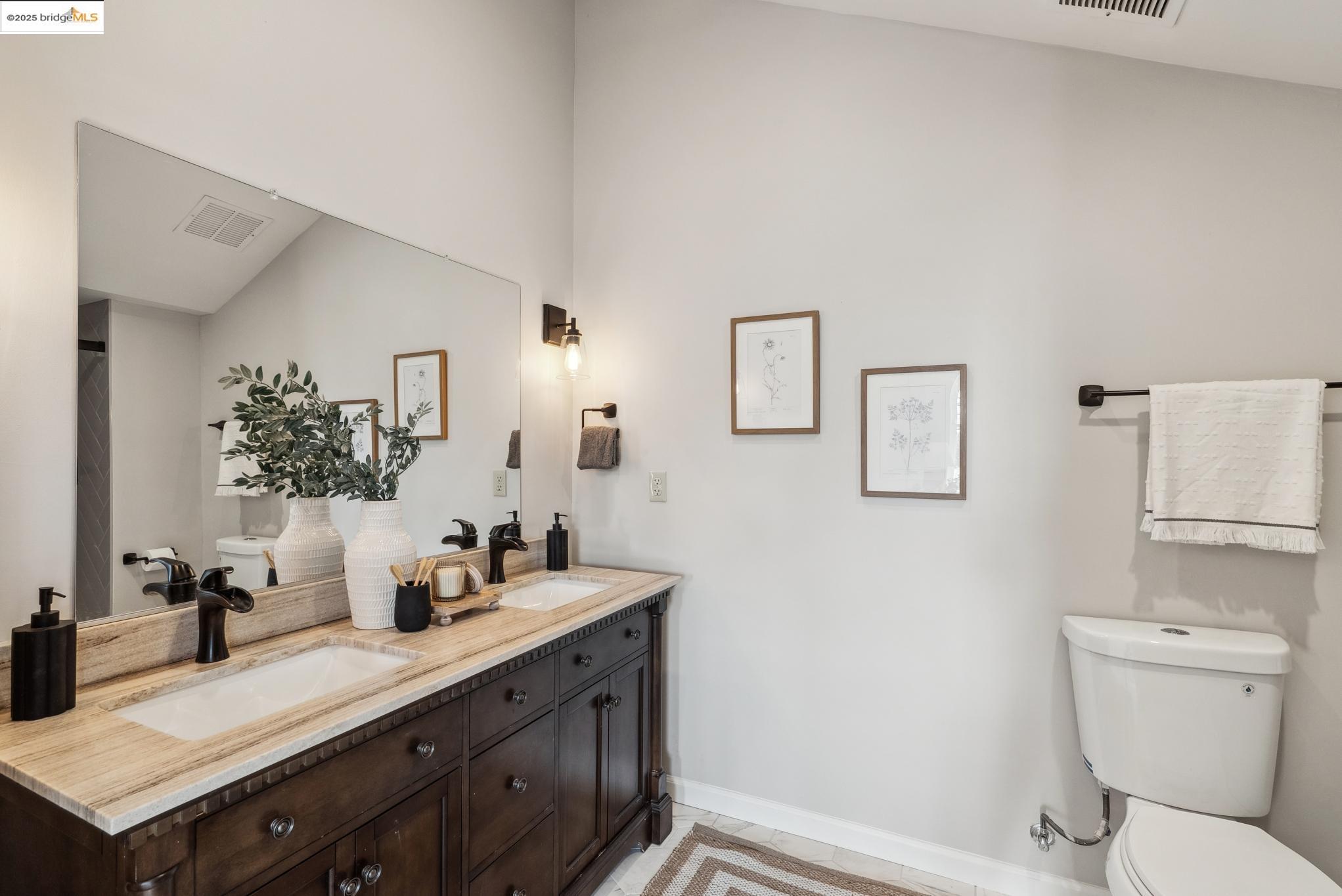 Detail Gallery Image 21 of 44 For 6300 Shattuck Ave #1,  Oakland,  CA 94609 - 3 Beds | 2 Baths