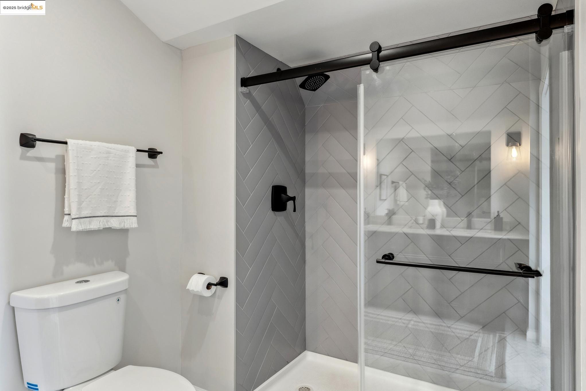 Detail Gallery Image 22 of 44 For 6300 Shattuck Ave #1,  Oakland,  CA 94609 - 3 Beds | 2 Baths