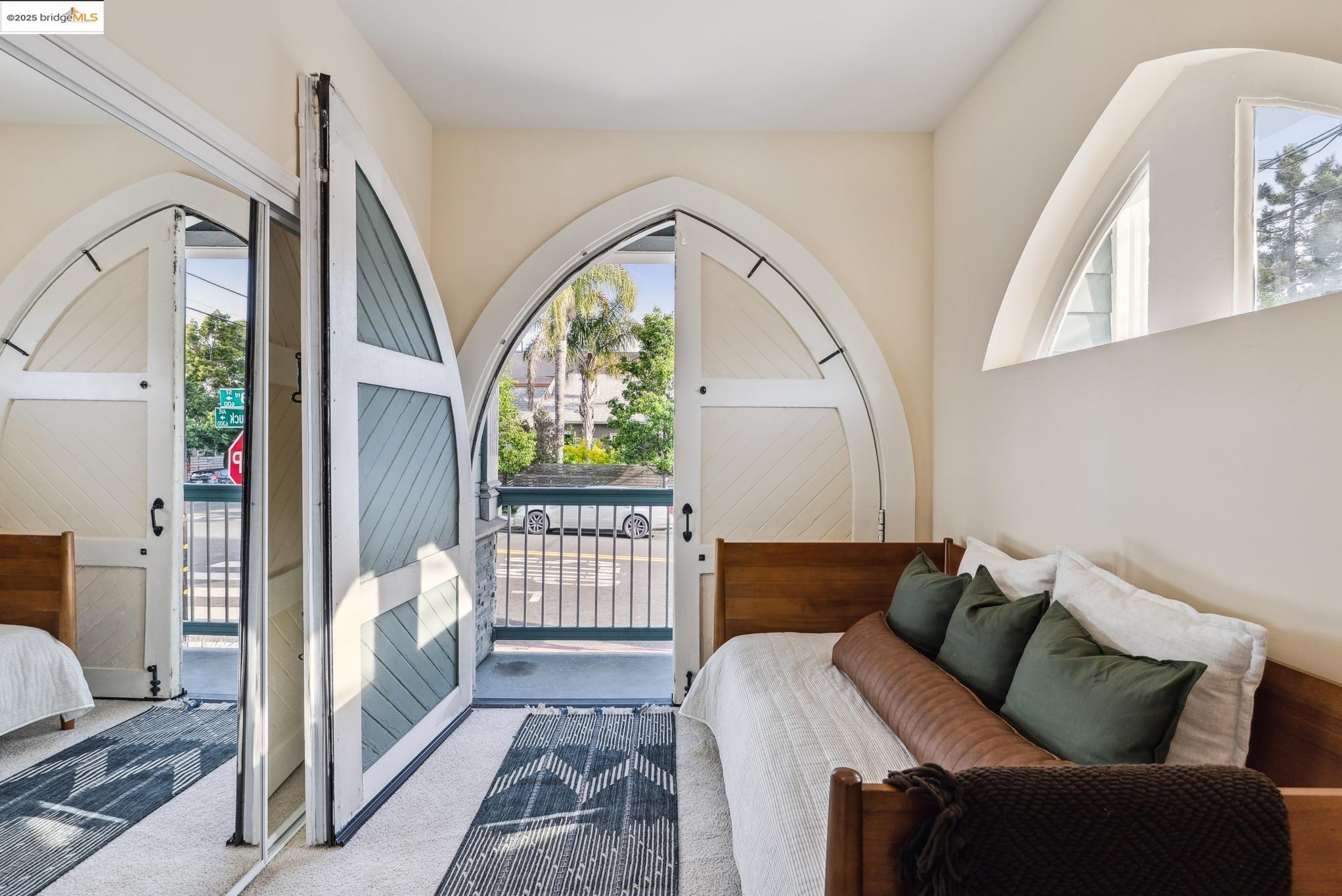 Detail Gallery Image 28 of 44 For 6300 Shattuck Ave #1,  Oakland,  CA 94609 - 3 Beds | 2 Baths