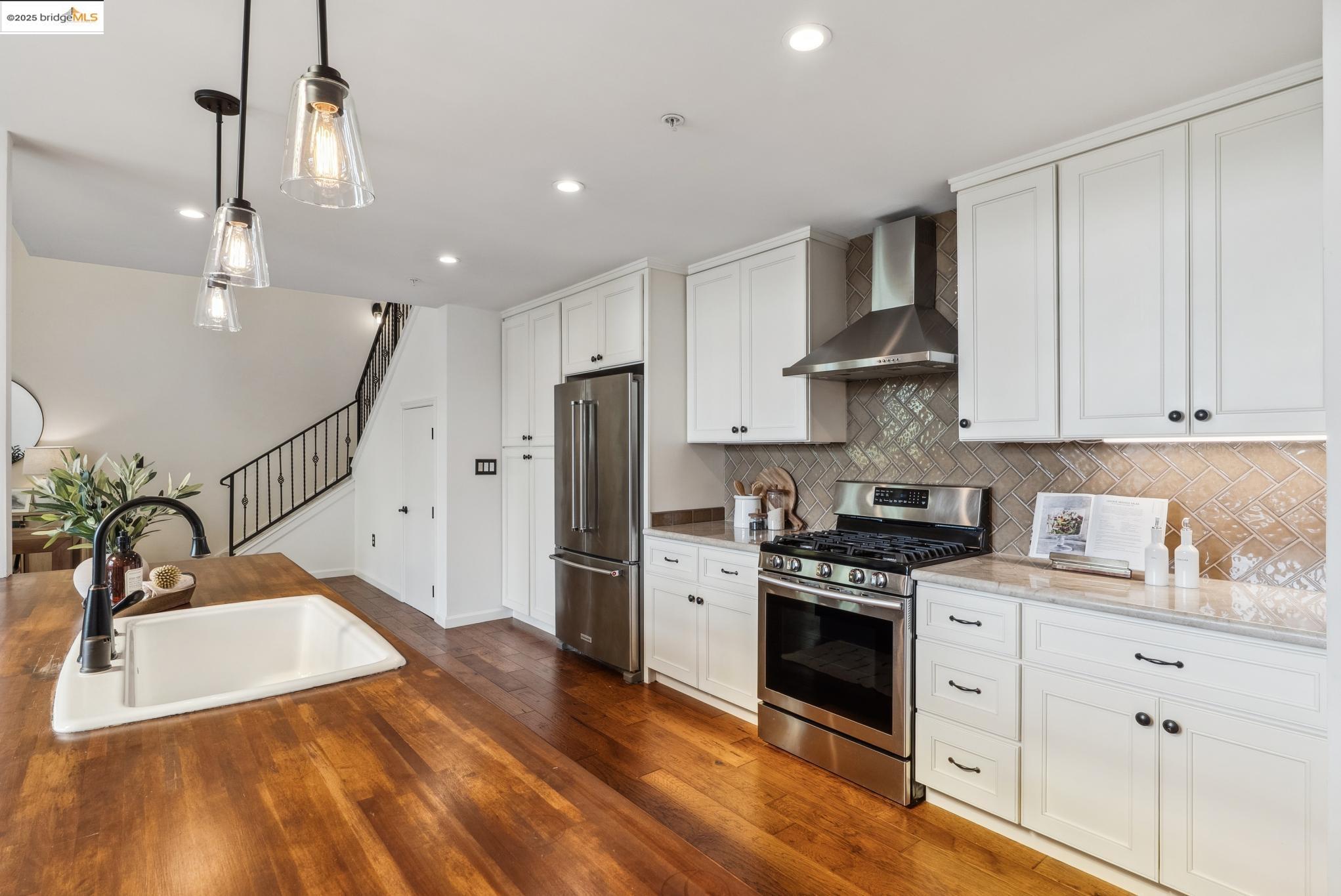 Detail Gallery Image 33 of 44 For 6300 Shattuck Ave #1,  Oakland,  CA 94609 - 3 Beds | 2 Baths