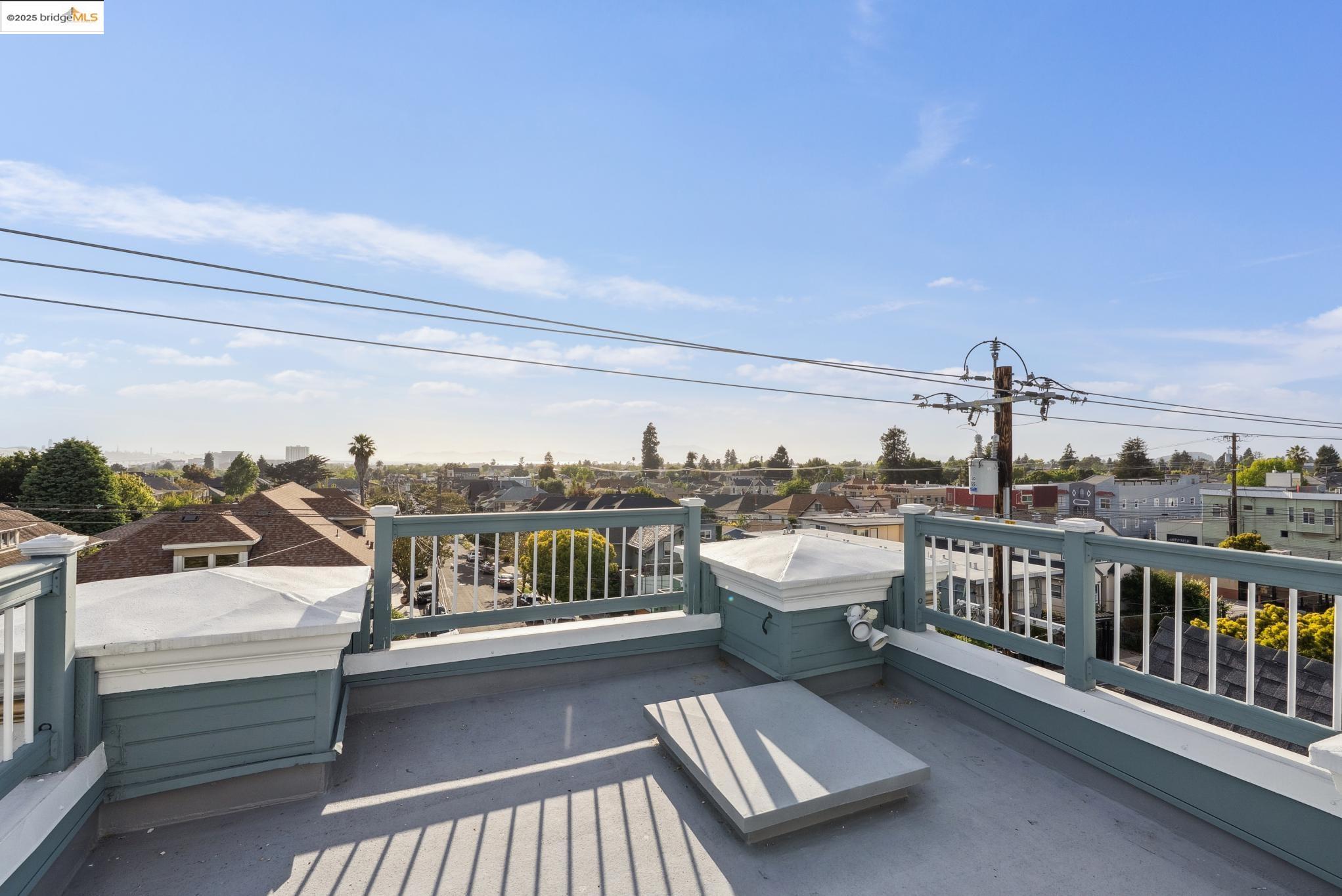 Detail Gallery Image 34 of 44 For 6300 Shattuck Ave #1,  Oakland,  CA 94609 - 3 Beds | 2 Baths
