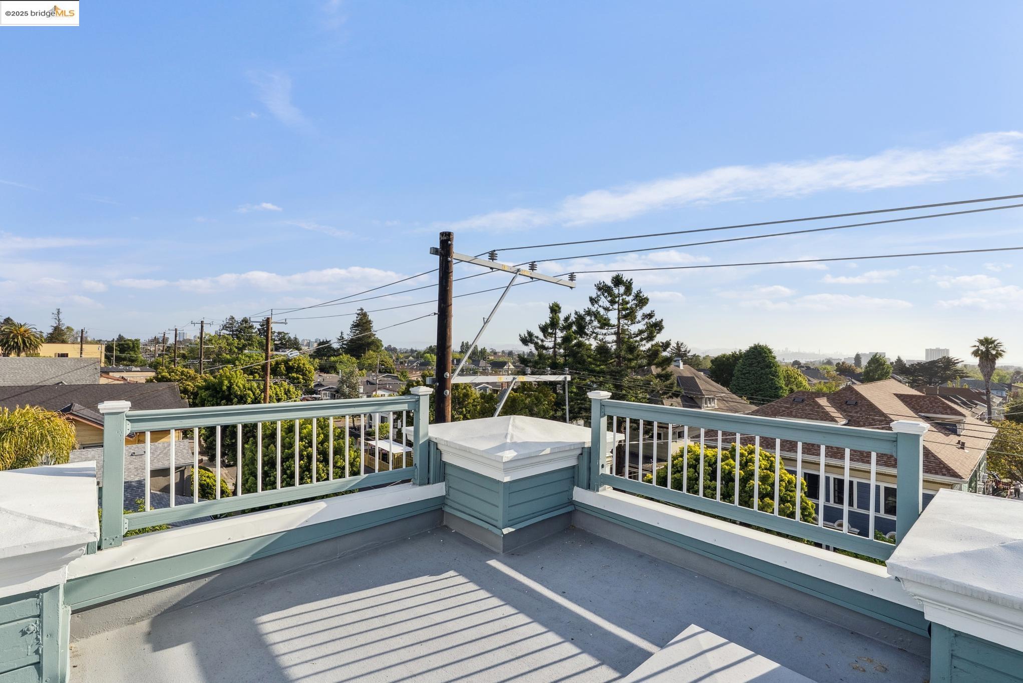 Detail Gallery Image 35 of 44 For 6300 Shattuck Ave #1,  Oakland,  CA 94609 - 3 Beds | 2 Baths