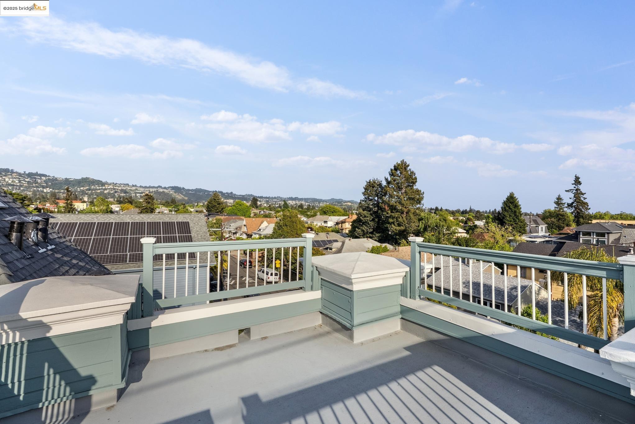 Detail Gallery Image 37 of 44 For 6300 Shattuck Ave #1,  Oakland,  CA 94609 - 3 Beds | 2 Baths