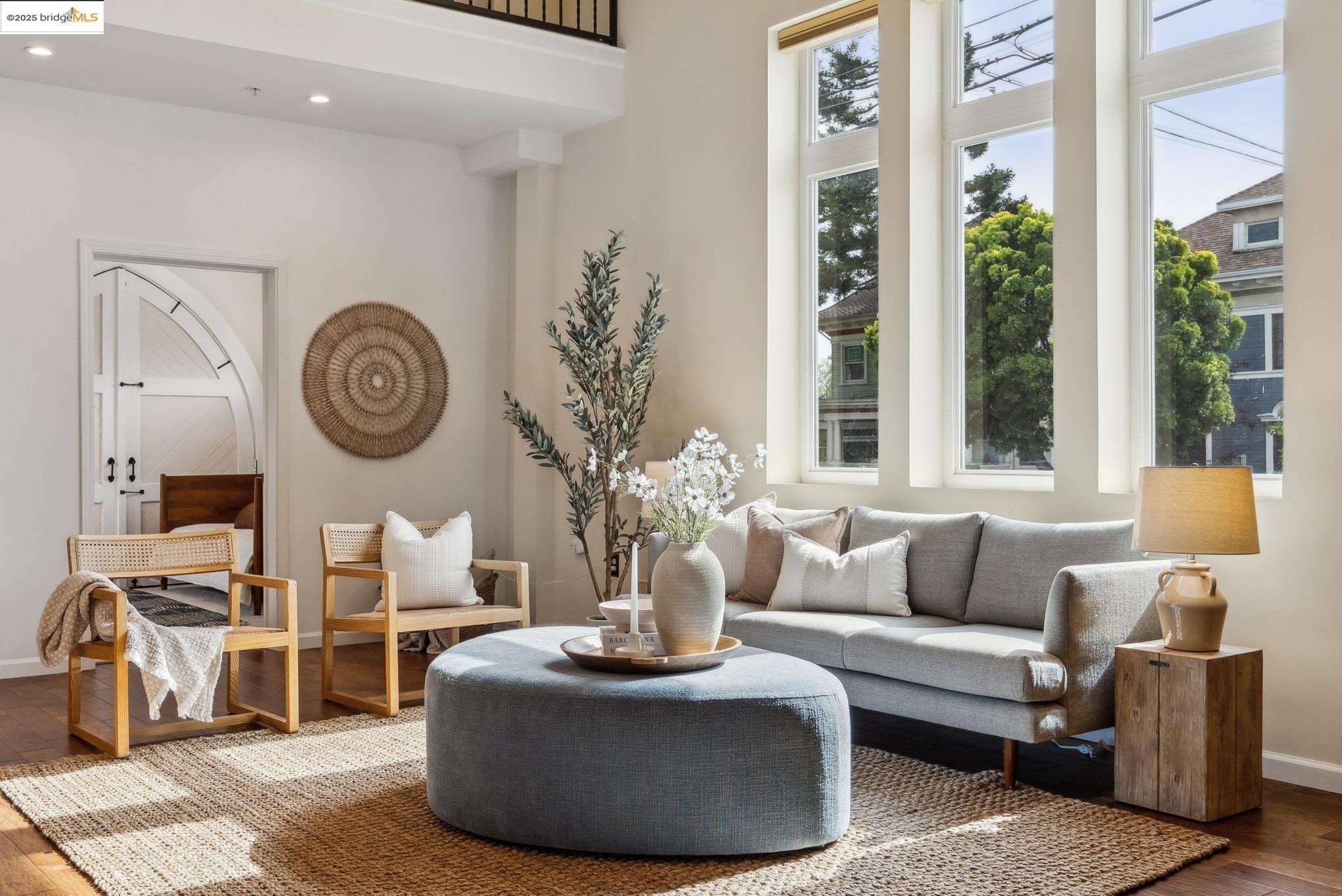 Detail Gallery Image 5 of 44 For 6300 Shattuck Ave #1,  Oakland,  CA 94609 - 3 Beds | 2 Baths