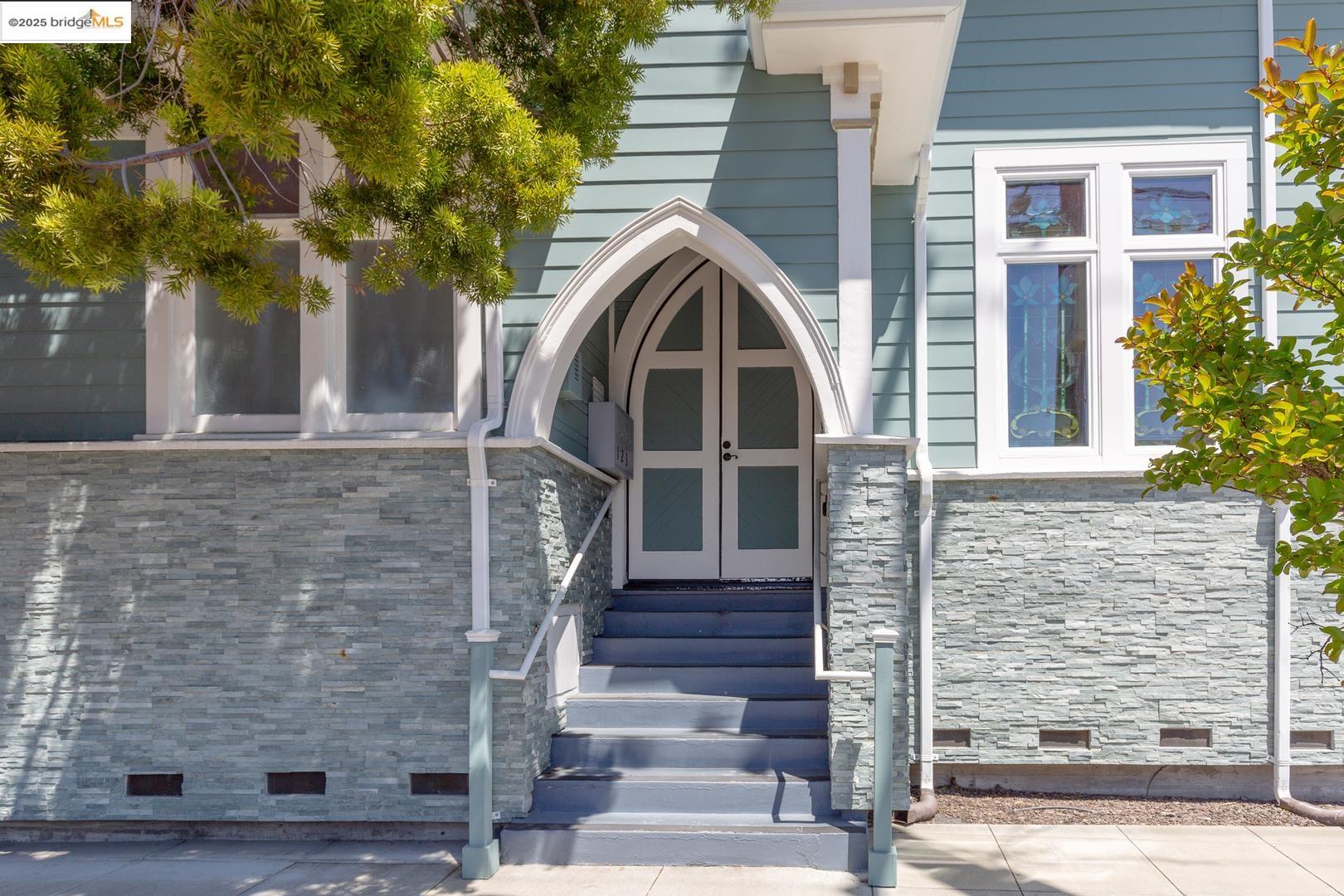Detail Gallery Image 42 of 44 For 6300 Shattuck Ave #1,  Oakland,  CA 94609 - 3 Beds | 2 Baths